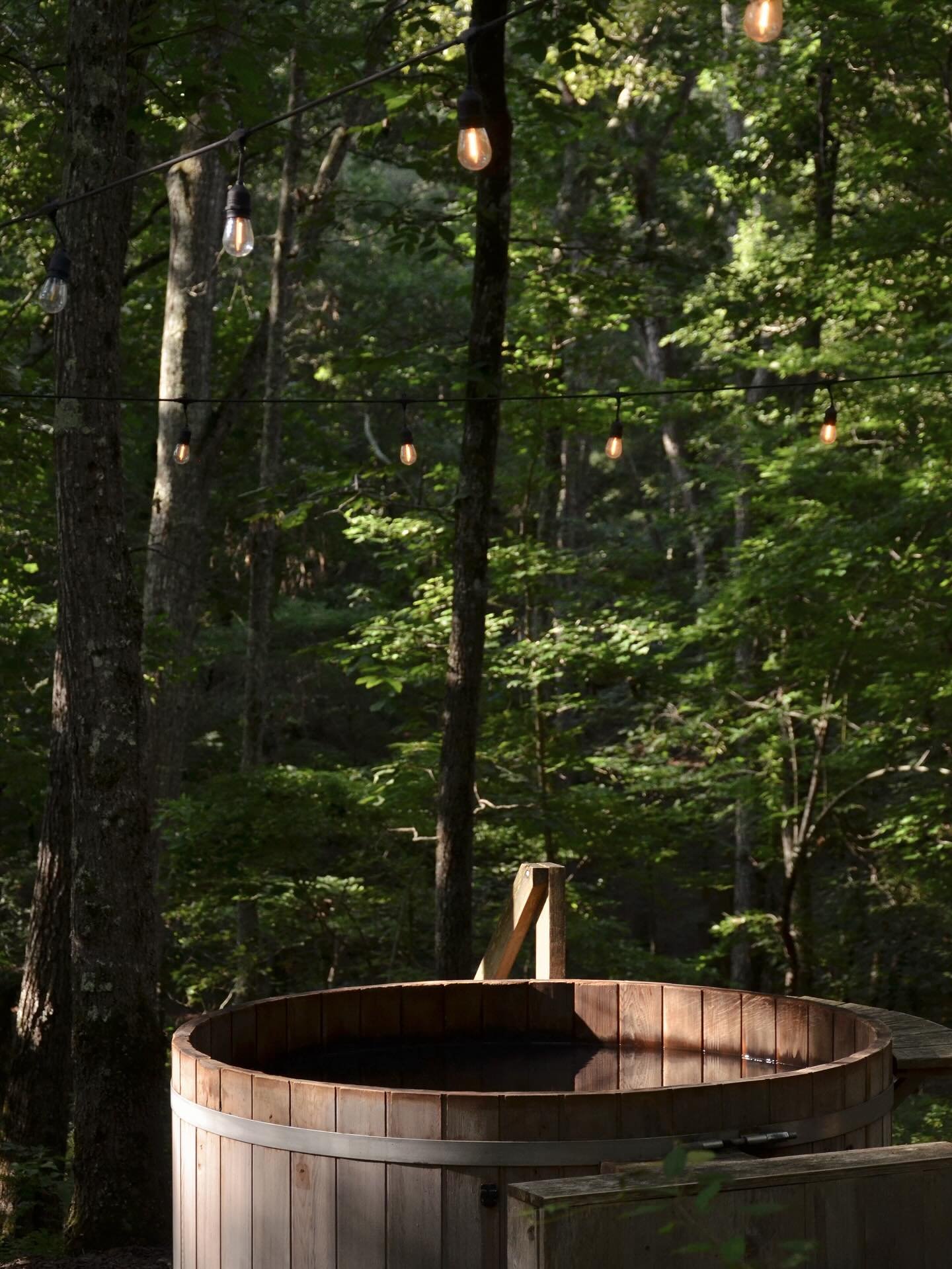 Slow mornings in the stillness of a cedar soak. You&rsquo;d love it here.

#kingstondowns | #hottub | #northgeorgia