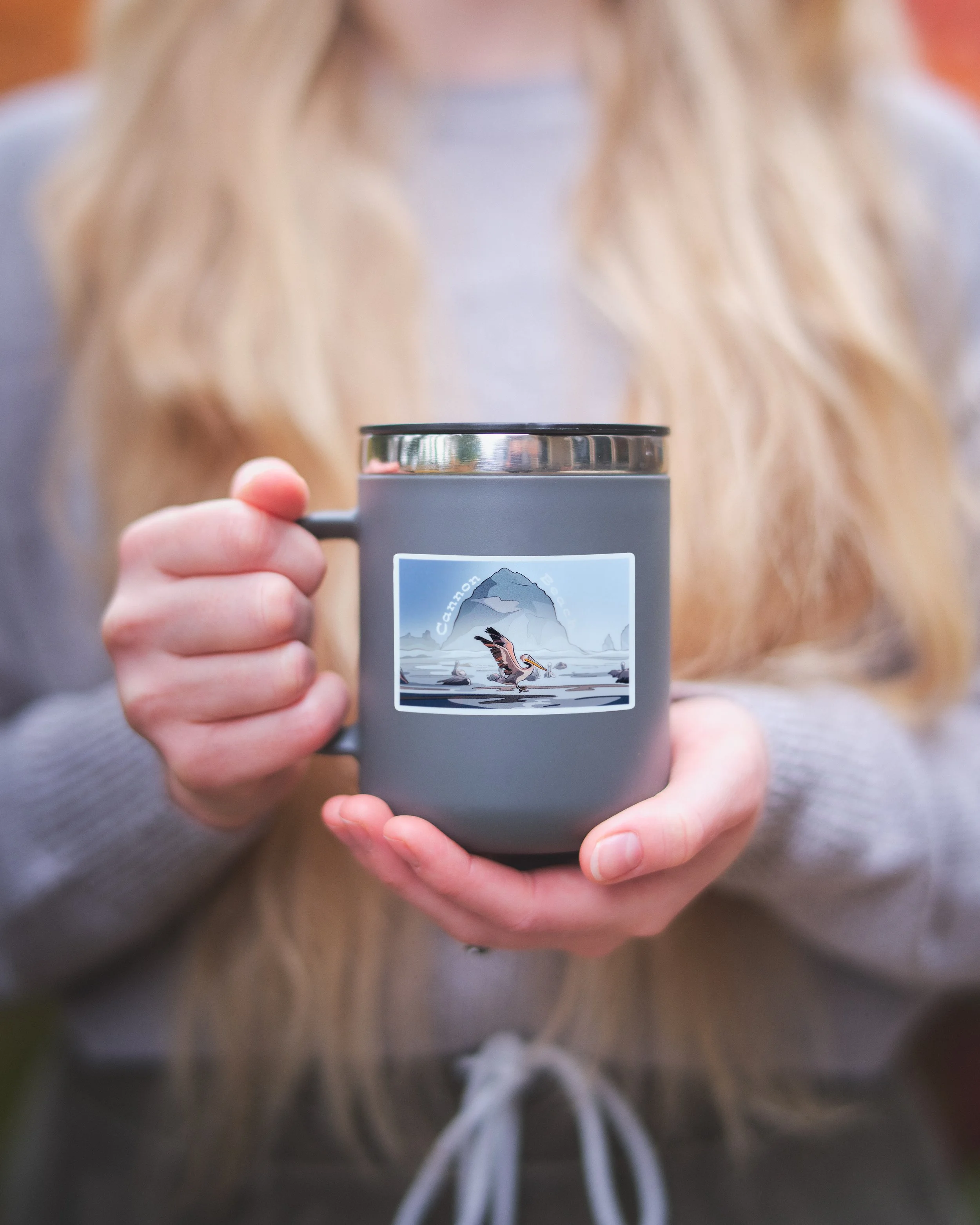 Pelican-Text_Mug-Held.jpg