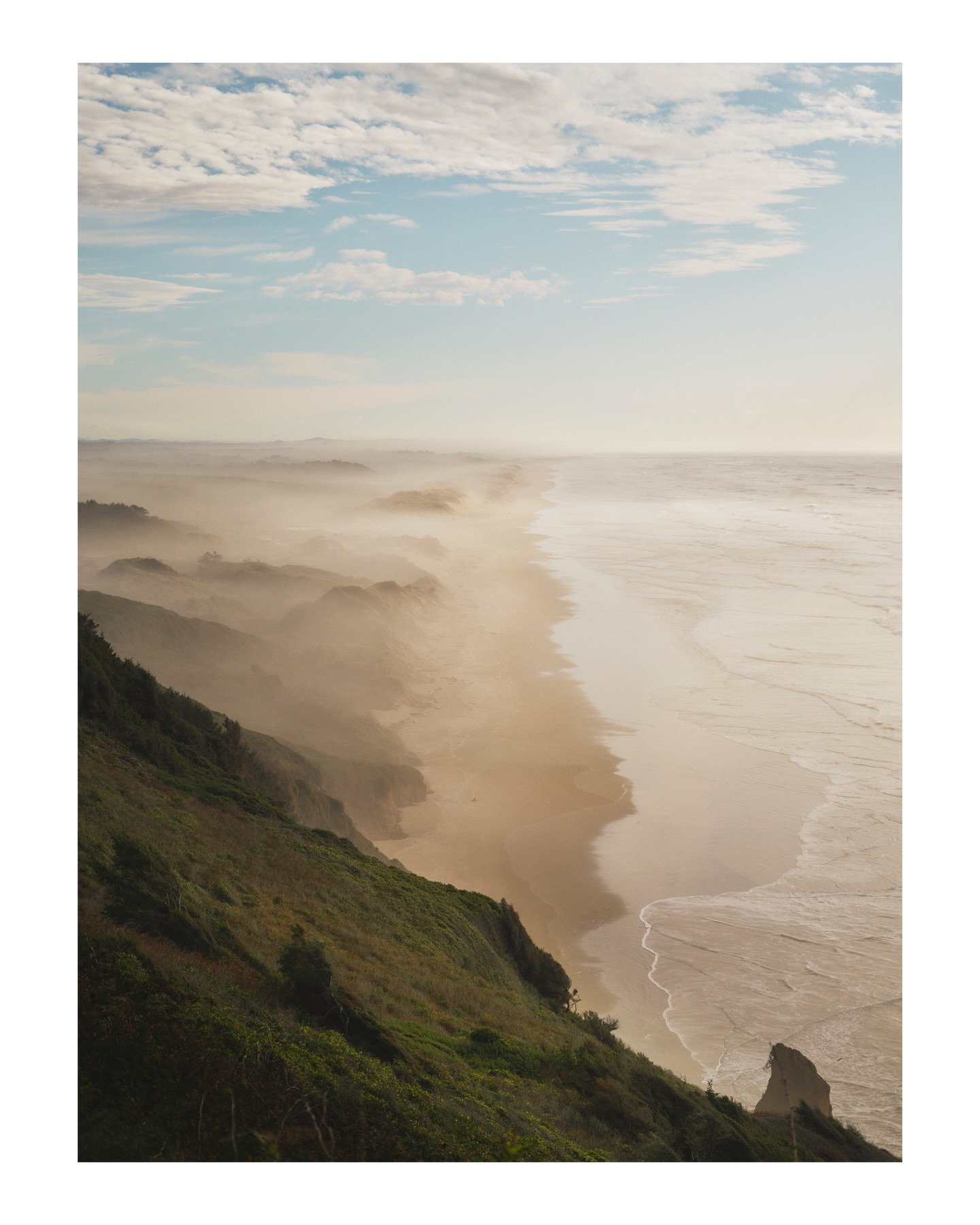 Endless coastline

Baker Beach, Oregon
November | 2025

A stunning moment of the endless coastline from one of my favorite viewpoints in Oregon. The foggy sea breeze and afternoon sun just give me a sense of calm. One fun fact is that when you zoom i