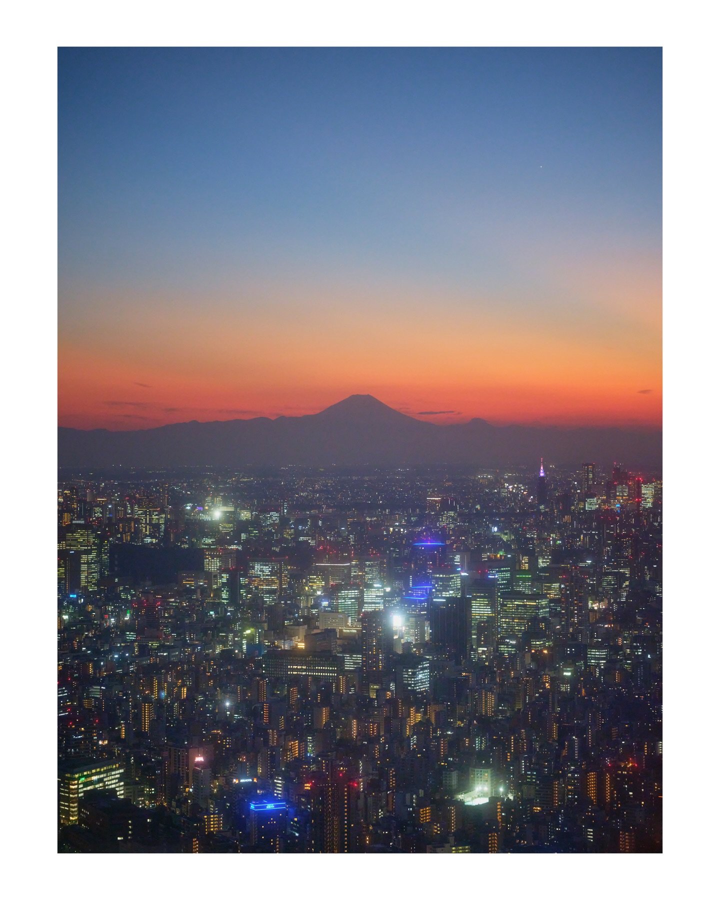 In the shadow of a giant 

Tokyo, Japan
September | 2024
📸 GFX100s

➡️ Print Available Now⬅️
&bull;
&bull;
&bull;
#tokyo #tokyoskytree #japan #japanphotography #fujifilm