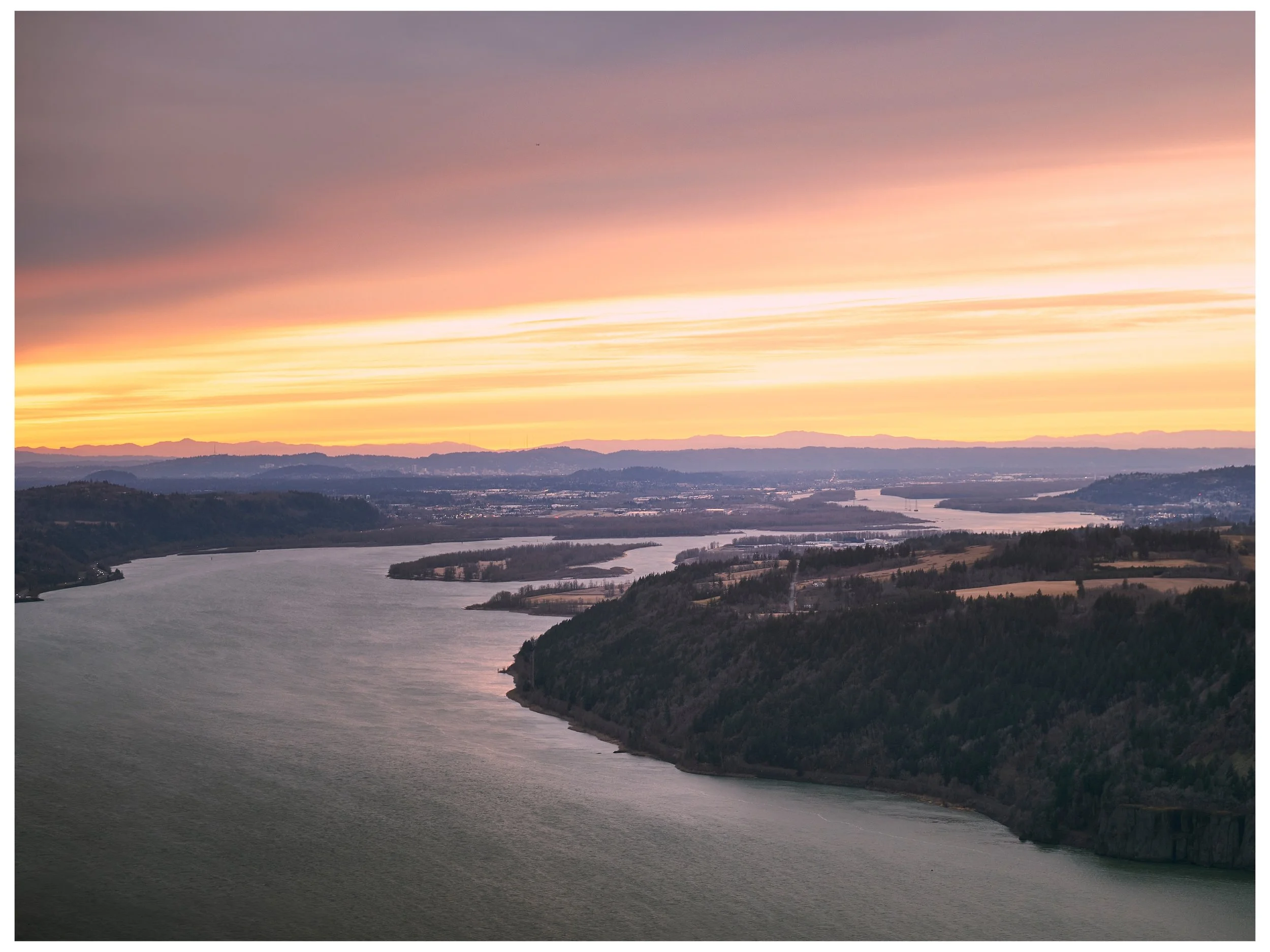 Sunset in the gorge

Angels Rest, Oregon
📷 X-T3

Love watching the sun rise and set in the Columbia River Gorge 😌