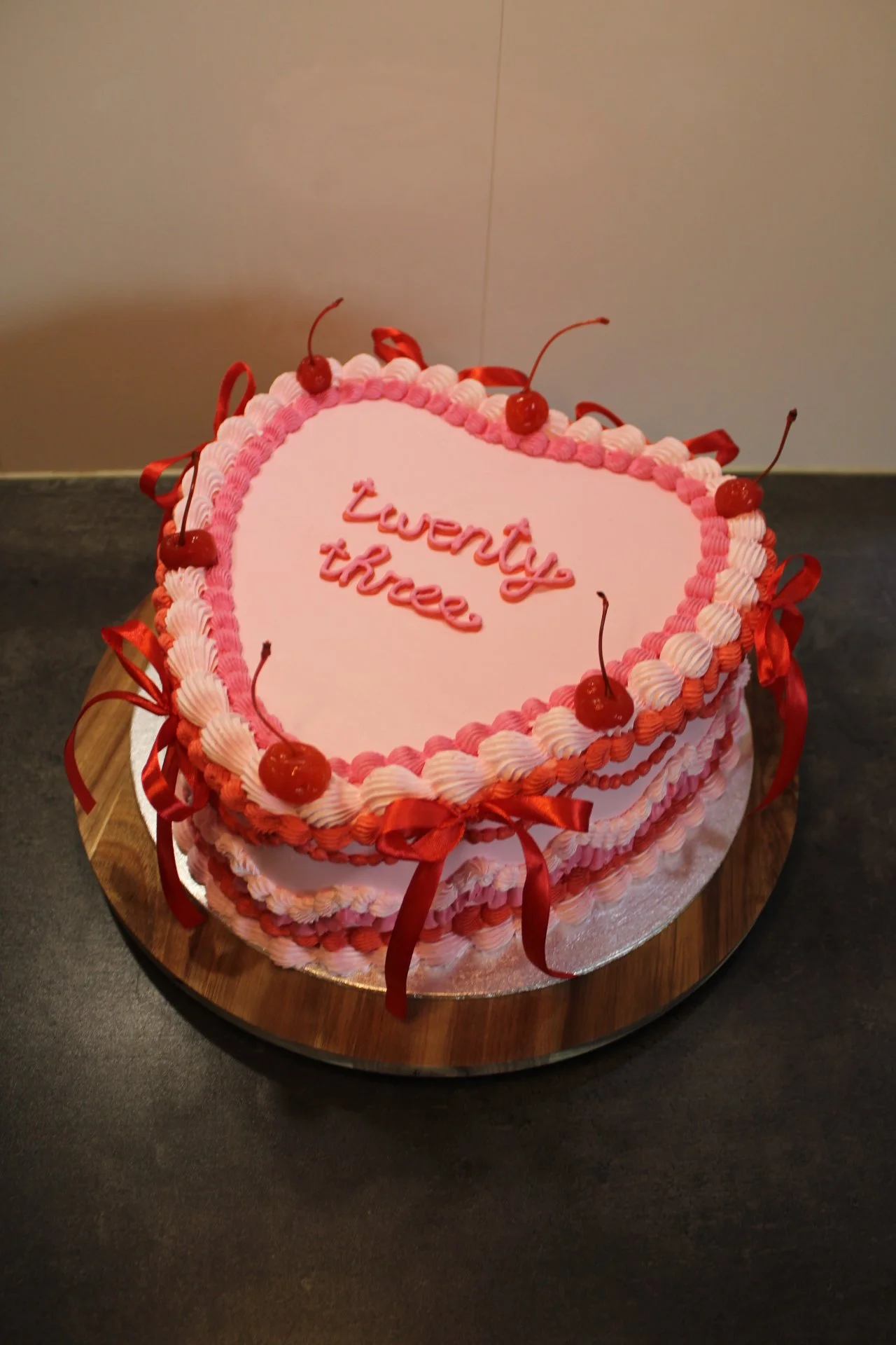 heart bow cake