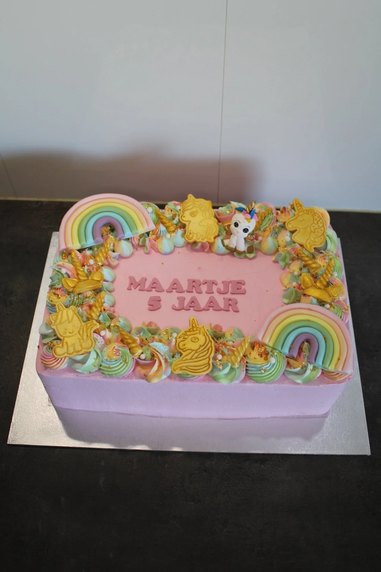sheetcake unicorn en rainbow