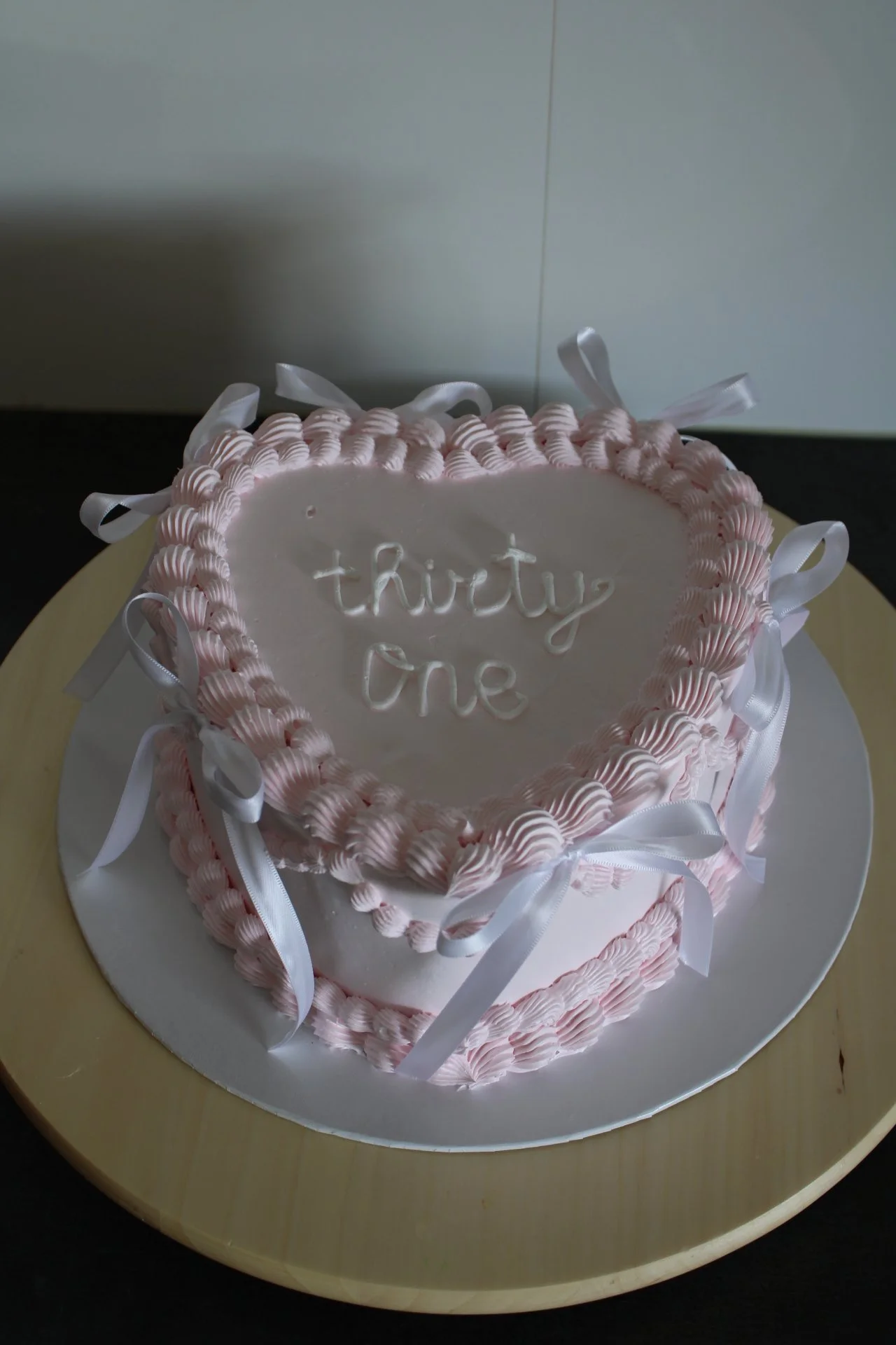 heart bow cake