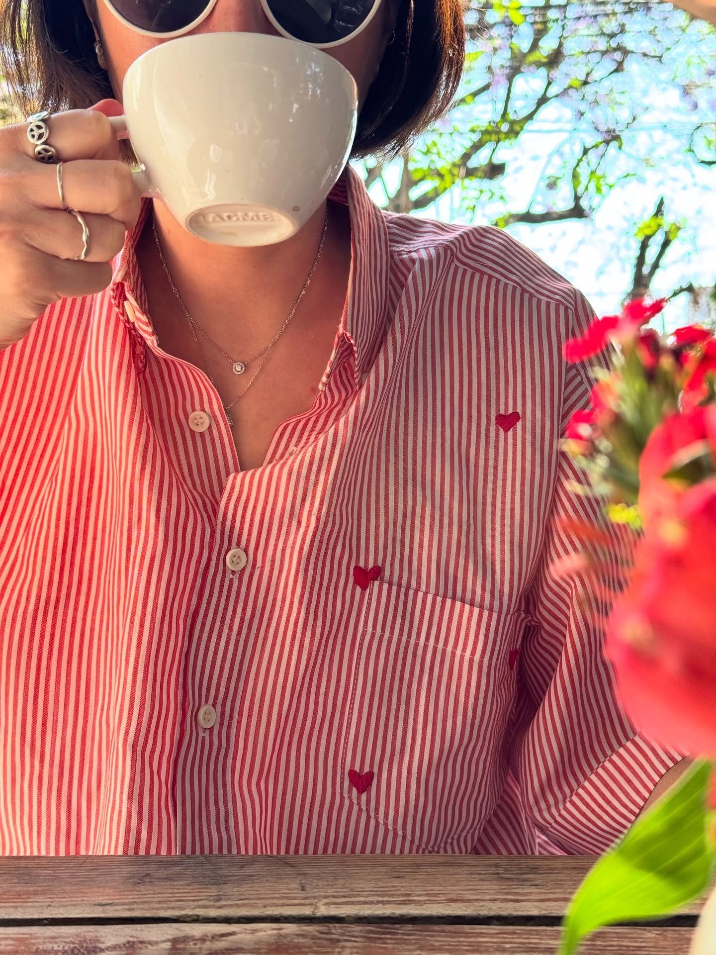 Voy a presumirles esta camisa que bord&oacute; @monnvz con corazones &hearts;️&hearts;️&hearts;️ para darle una segunda vida, sigan a @cuatroememx para estar al pendiente de m&aacute;s intervenciones textiles
#ImJellO