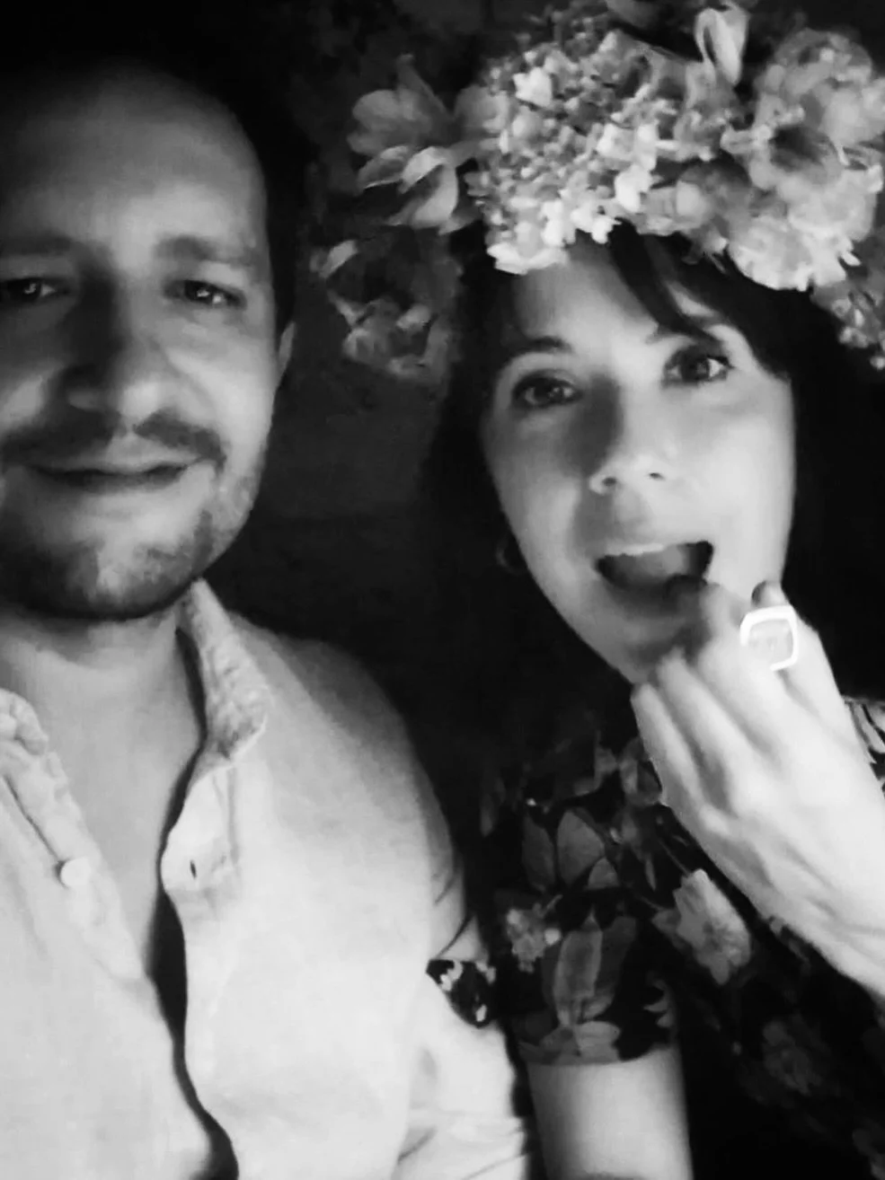 10 cosas que no odio de ti:
1. Le dices preciosa a Nina casi tantas veces como a m&iacute;
2. Casi no te quejas de mis poemas y tikitoks sobre corazones rotos 
3. Me ayudas a hacer realidad mis ideas locas 
4. Juegas UNO con mis abuelos
5. Me mandas 