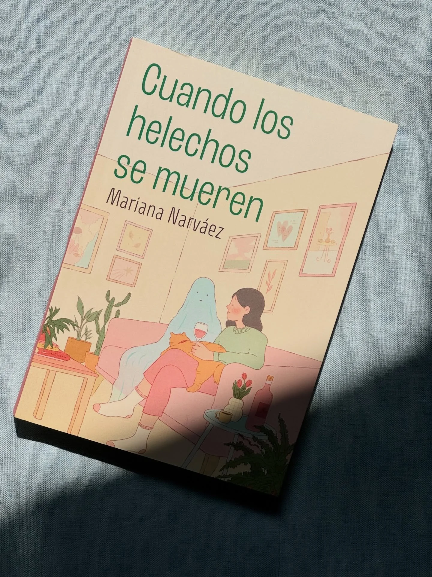 Mi parte favorita de haber escrito Cuando los helechos se mueren son los mensajes que me llegan de las lectoras 🌿✨ estoy muy agradecida con todas las personas que se han tomado el tiempo para leerme y escribirme 🥹🥹🥹
#ImJellO

#escritora
#libros