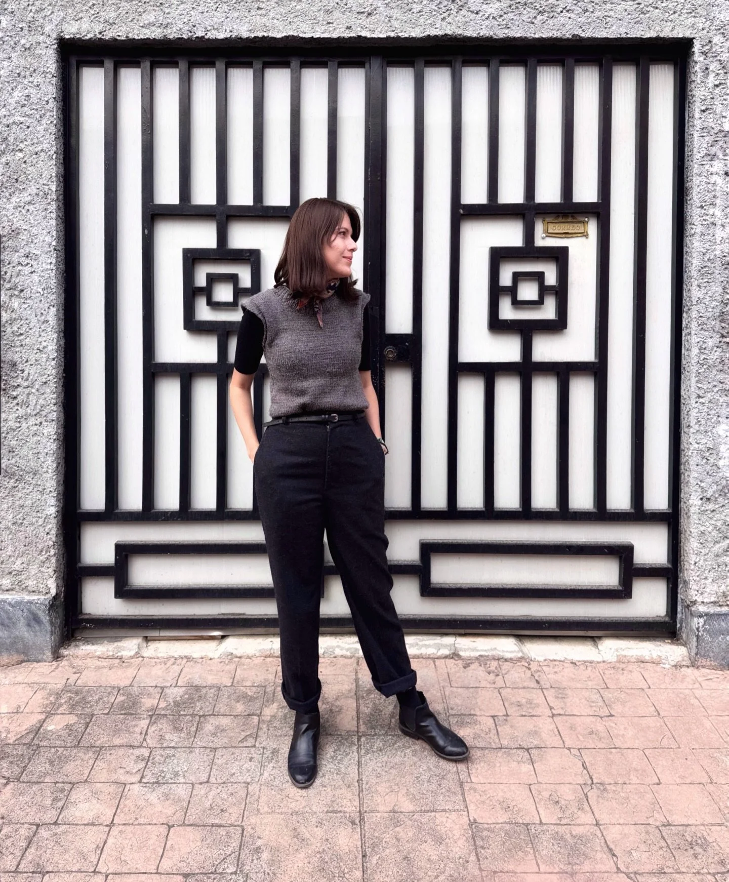 Mi mam&aacute; me teji&oacute; un chaleco 
#ImJellO