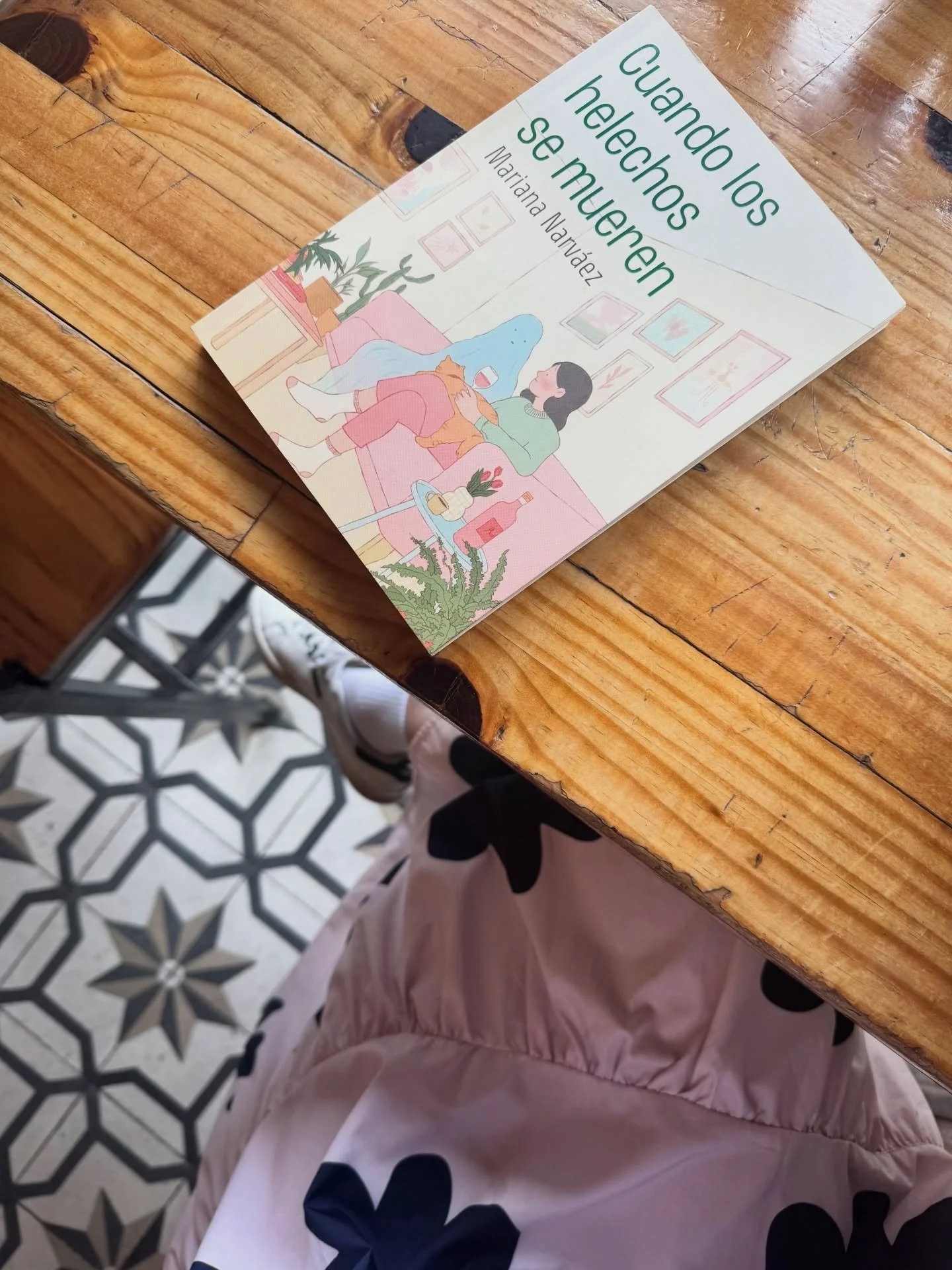 La vida de escritora es bonita ✨✨✨
El helecho est&aacute; nuevamente AGOTADO y este viaje ha sido una locura que me ha llevado a ferias de libro, a librer&iacute;as en todo el pa&iacute;s y lo m&aacute;s importante al coraz&oacute;n de muchas lectora