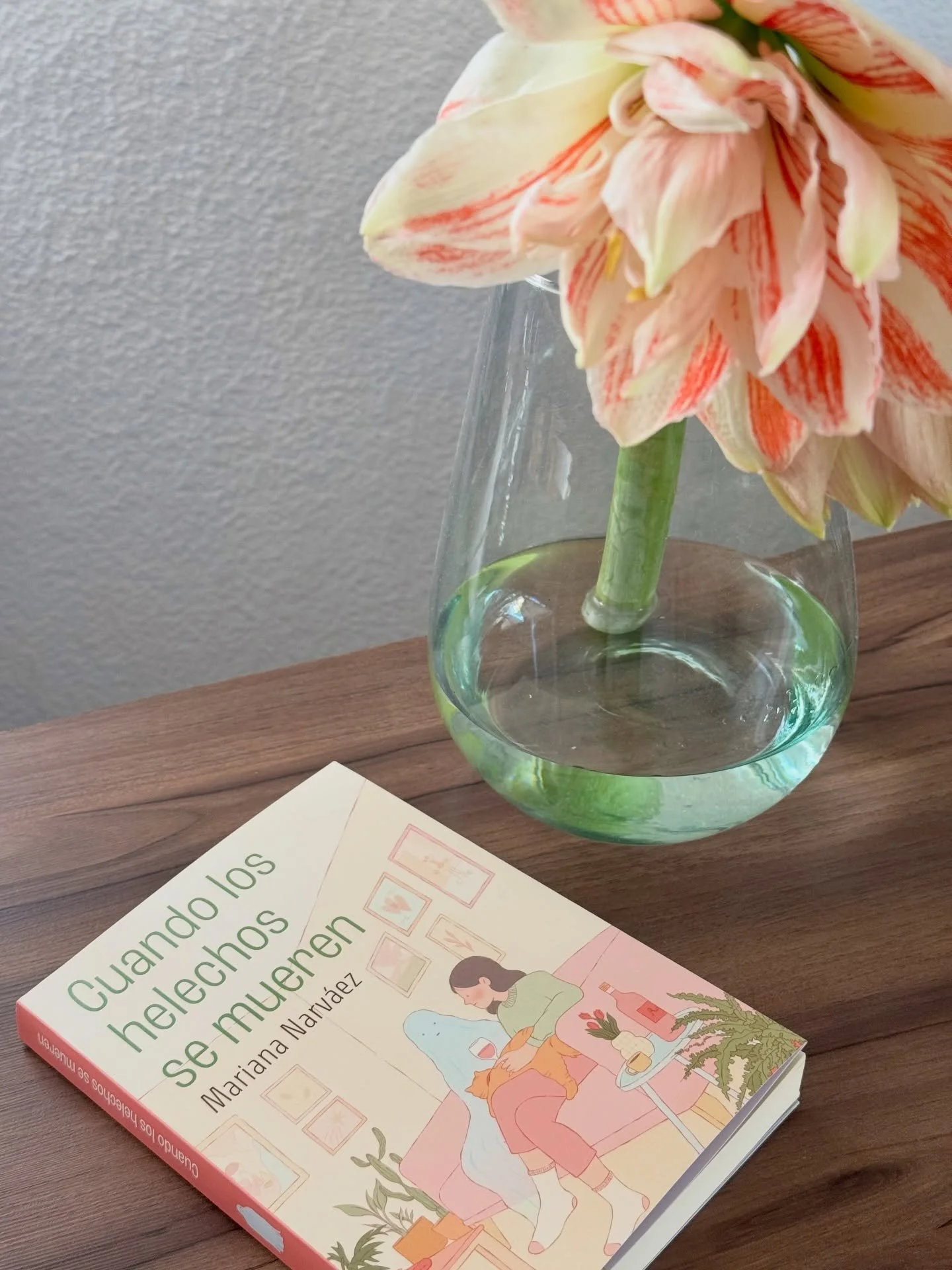 Segunda reimpresi&oacute;n de Cuando los helechos se mueren 🌿✨ el helecho sigue creciendo gracias a todas las lectoras que le dieron la oportunidad, a todas las que le han regalado el libro a esa amiga que no se daba cuenta, a las que lo han escogid