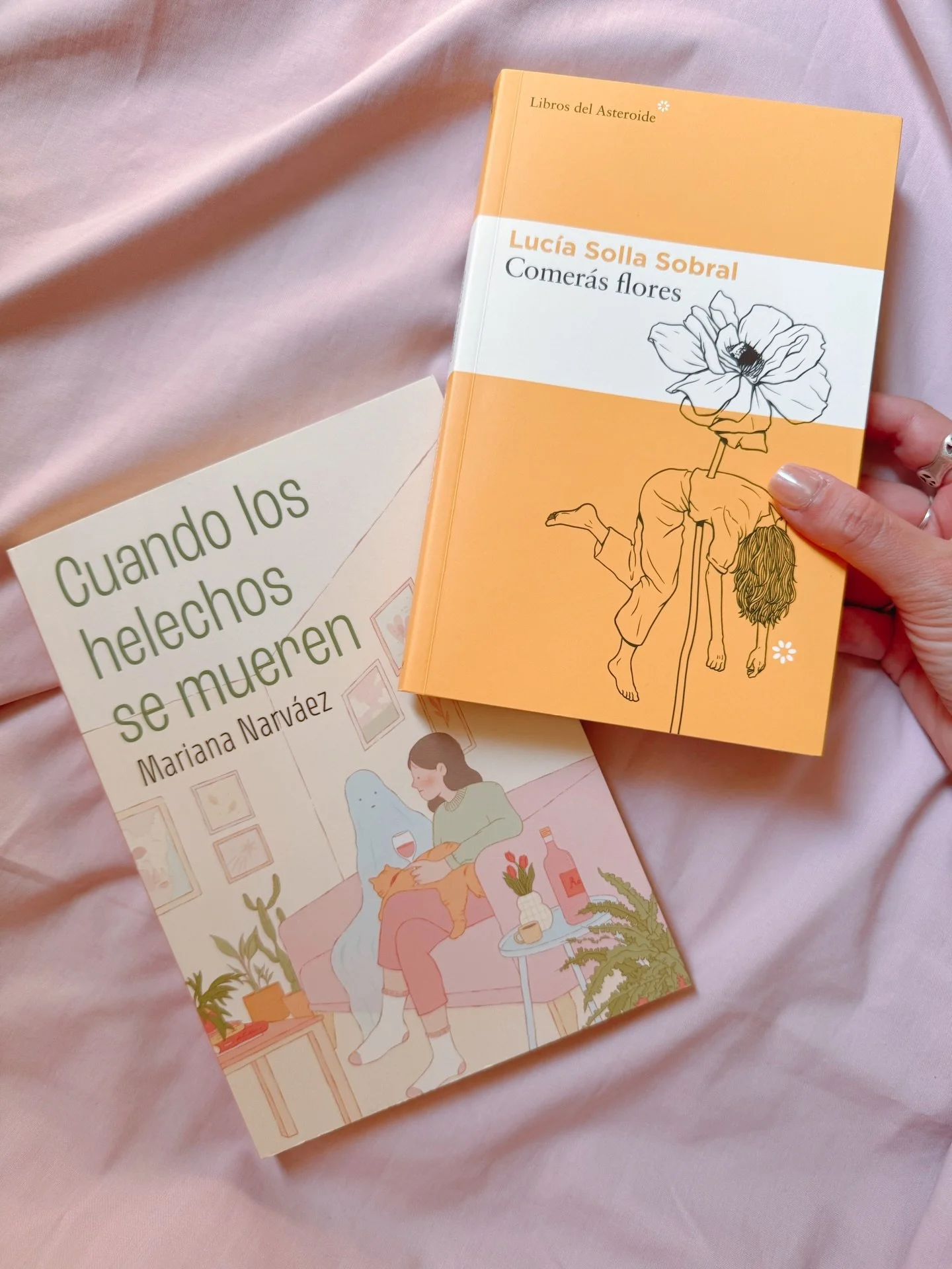 Dos novelas diferentes 🌼🌿
El concepto es: Amiga, date cuenta.

Comer&aacute;s flores 🌼 es la novela del club de lectura de Pao para abril. La devor&eacute; en dos d&iacute;as (com&iacute; flores) y en cada p&aacute;gina quer&iacute;a abrazar a la 