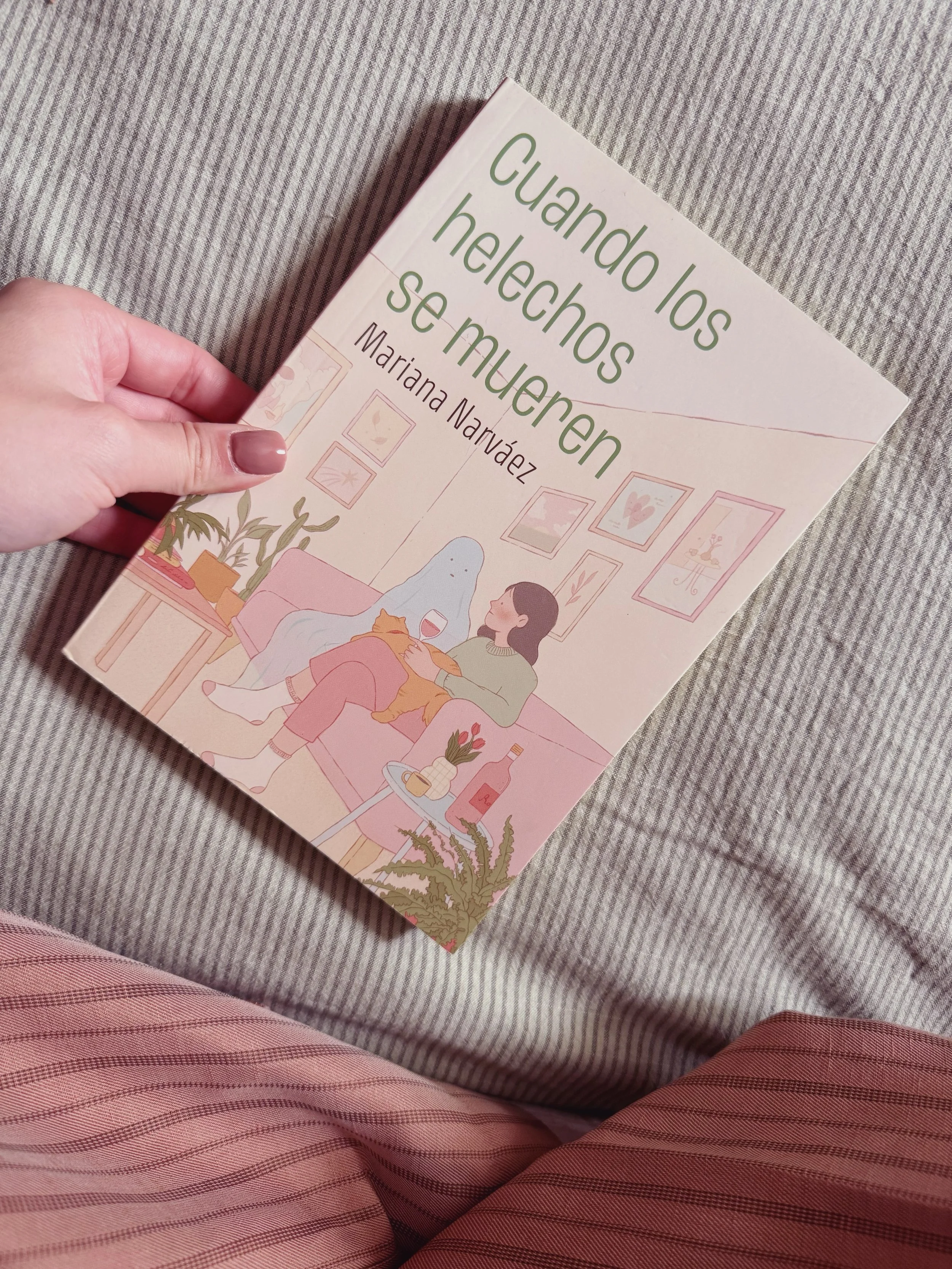 Confieso que he sido la amiga que no se daba cuenta. Un d&iacute;a me rompieron el coraz&oacute;n y con todos los pedazos escrib&iacute; una novela que se llama Cuando los helechos se mueren 🌿✨ y mientras escrib&iacute;a esta novela descubr&iacute; 