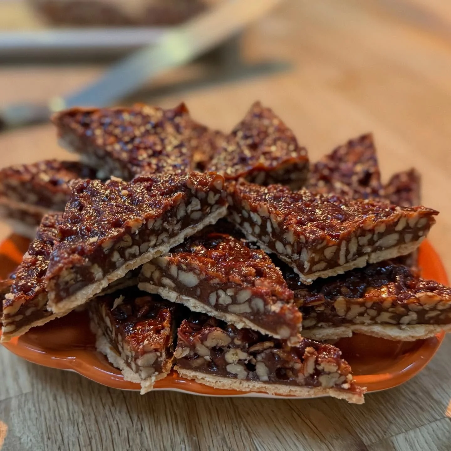 Happy Thanksgiving!
This one is on repeat every year, always requested by my daughter. These Pecan Diamonds (ok I know they&rsquo;re triangles) are gluten/grain and dairy free. Link in my story!
&bull;
Go to my profile and tap on https://bio.site/liv