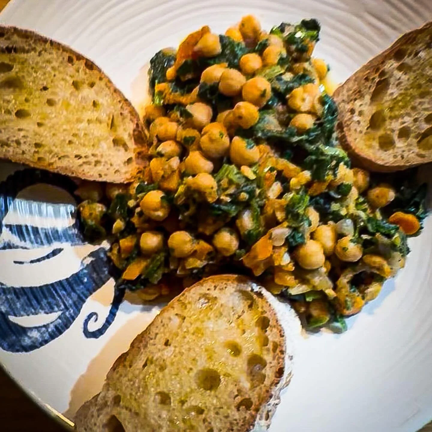 Middle Eastern Chick Pea Stew. Sweet potatoes and spinach, veggie broth, fragrant spices. You want this to warm up on a chilly day! 
&bull;
Go to my profile and tap on https://bio.site/tinawellshealthcoach for my recipes 
&bull;
 #Chef #GlutenFree #a