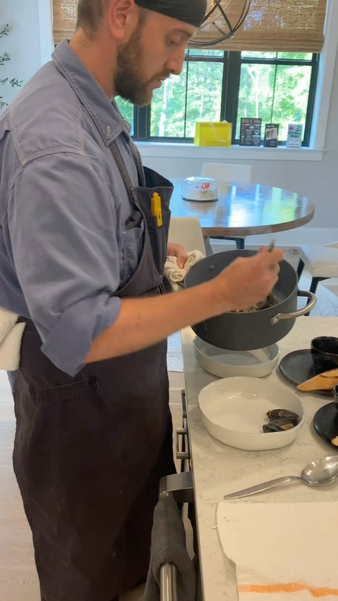 Plating mussels in white wine broth, with caramelized onion, garlic, kale, and scallion Hit the link in my bio to learn more about my at-home fine dining and catering service.
#rvachef #rvafinedining #rvacatering #catering #privatechef #804chef #rv