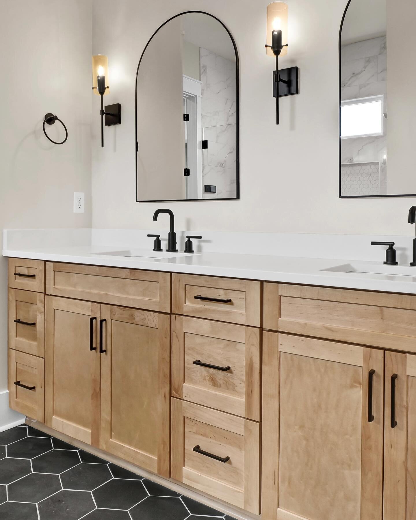 Fresh bathroom cabinetry installed in Maple Rye, Painted Harbor and Painted Linen.

Our high-quality, beautifully designed cabinetry features all-wood material, with soft close doors and drawers. Say goodbye to warping, chipped materials and low-grad