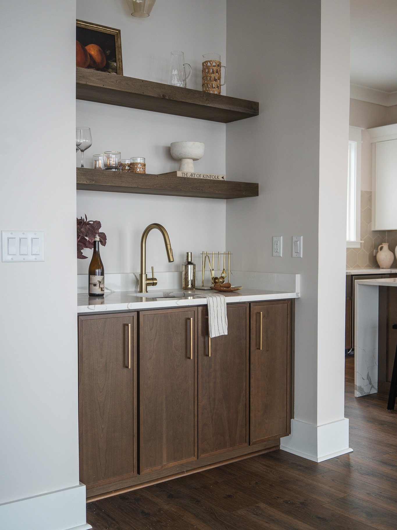 From coffee to cocktails ☕️🍸

Whether you&rsquo;re fueling up for the day or winding down at night, a thoughtfully designed bar space makes all the difference. From built-in coffee corners to statement-worthy wet bars, here&rsquo;s a look at some of