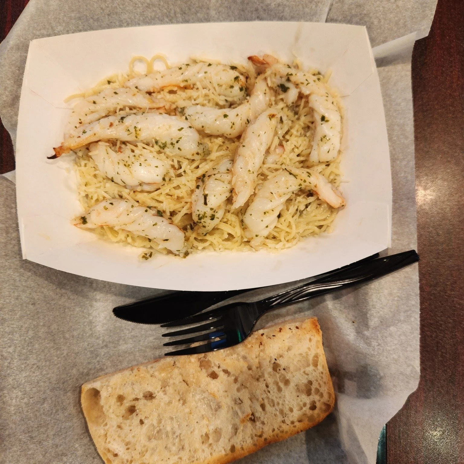 Both of this week's specials are a hit!😋 Stop in and try one (or both)!

The 🍤SHRIMP SCAMPI PASTA🍤 is amazing - garlicky, buttery shrimp served over a bed of angel hair pasta with a creamy, lemony sauce, parmesan cheese and crusty bread!

The 🥓PO