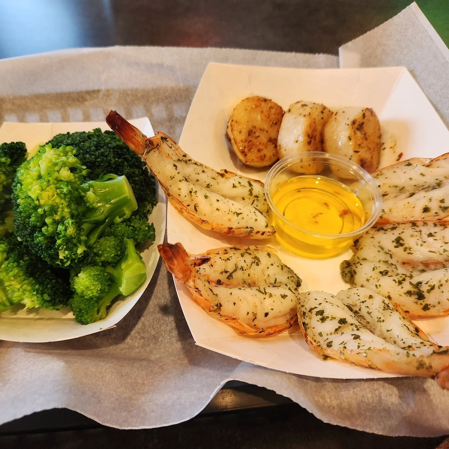 Music, fun and games, and really good food are what we have going on this week at The Mad Tap!  Not to mention all the good beers we have on tap and our fall flavored craft cocktails!🍻

The sea scallops and scampied shrimp were such a hit last month