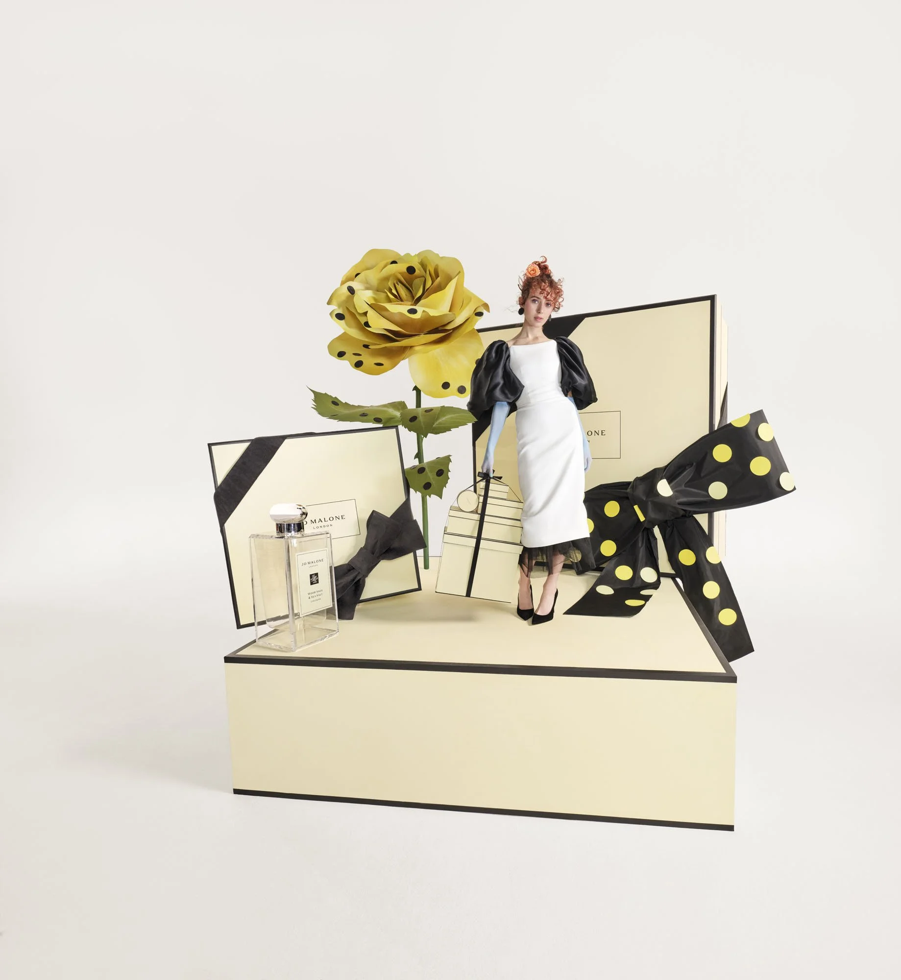 Services_2_Gifting_0086_v3a_RGB-1998_300.jpg