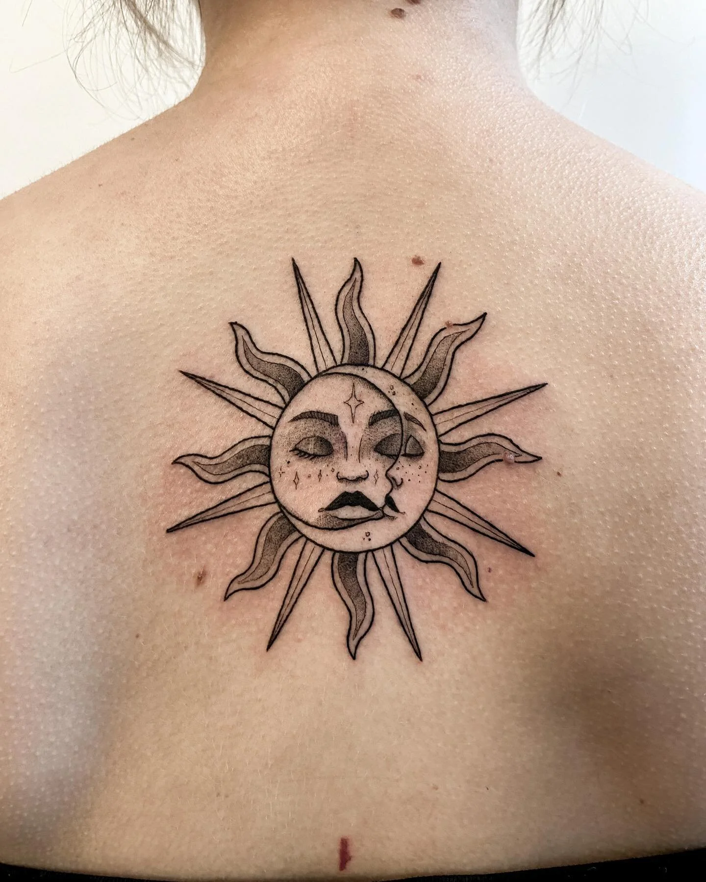 Sun and moon by resident artist @zzzanii 

- bookings are open! Link in bio -