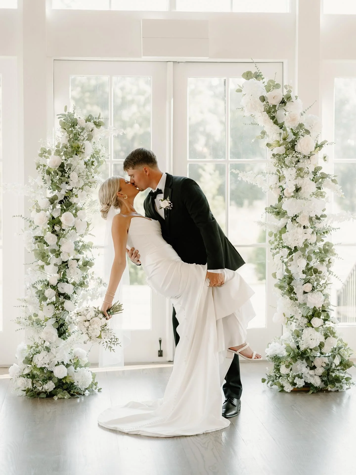 Your love story deserves more than a timeline, it deserves an experience. Let Awhiteweddings make your day unforgettable.
The Team Behind the Photo:
Wedding Planning: @awhiteweddings
Venue: @thewhitedovebarn
Sponsor: @alaninutrition
Photographe