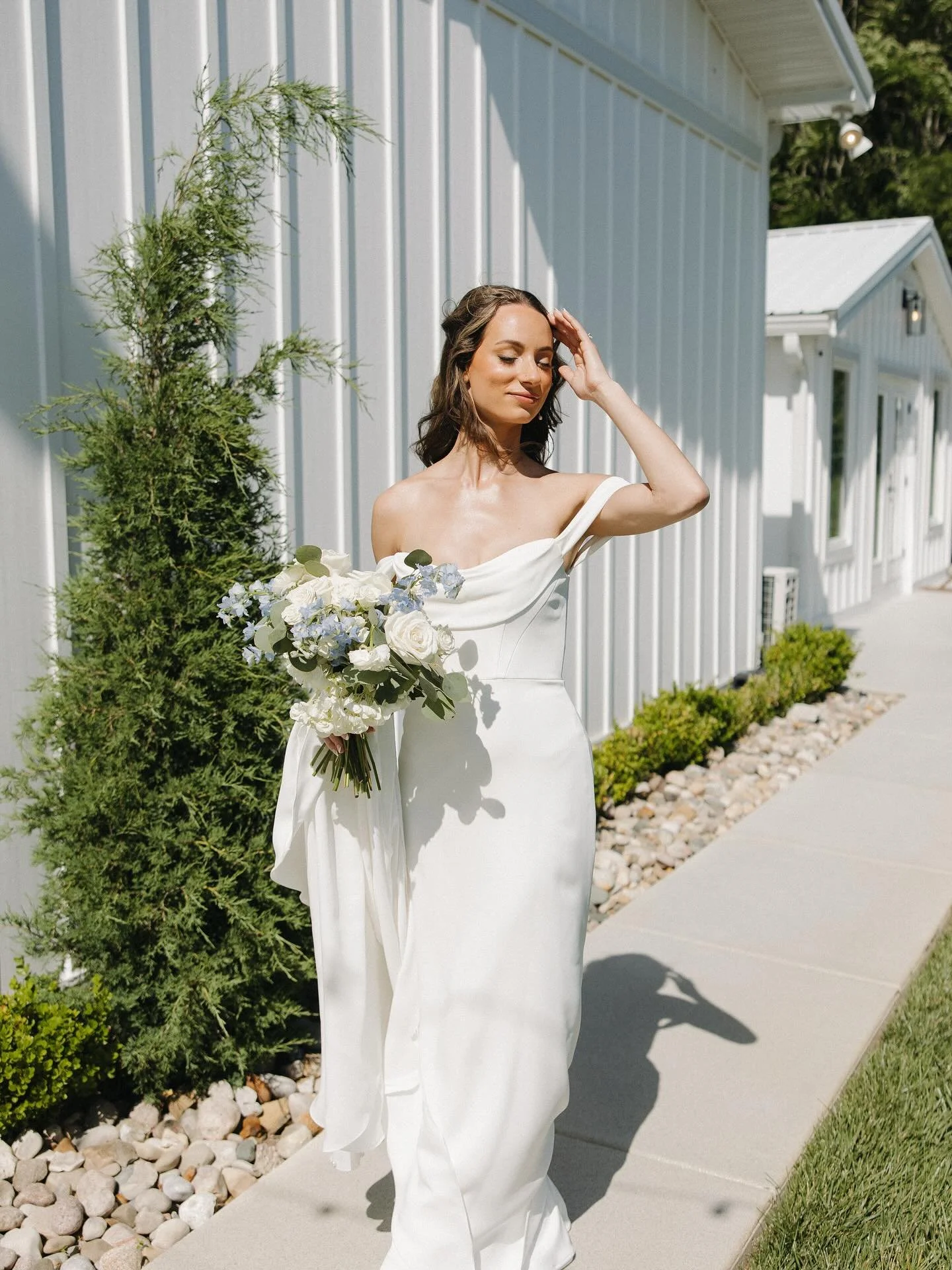 That weight of stress leaving your body when your wedding is planned by Awhiteweddings | Link in Bio to Book.
Wedding Planning: @awhiteweddings
Venue: @thewhitedovebarn
Sponsor: @alaninutrition
Photographer: @melinamassephoto
Videography: @stew