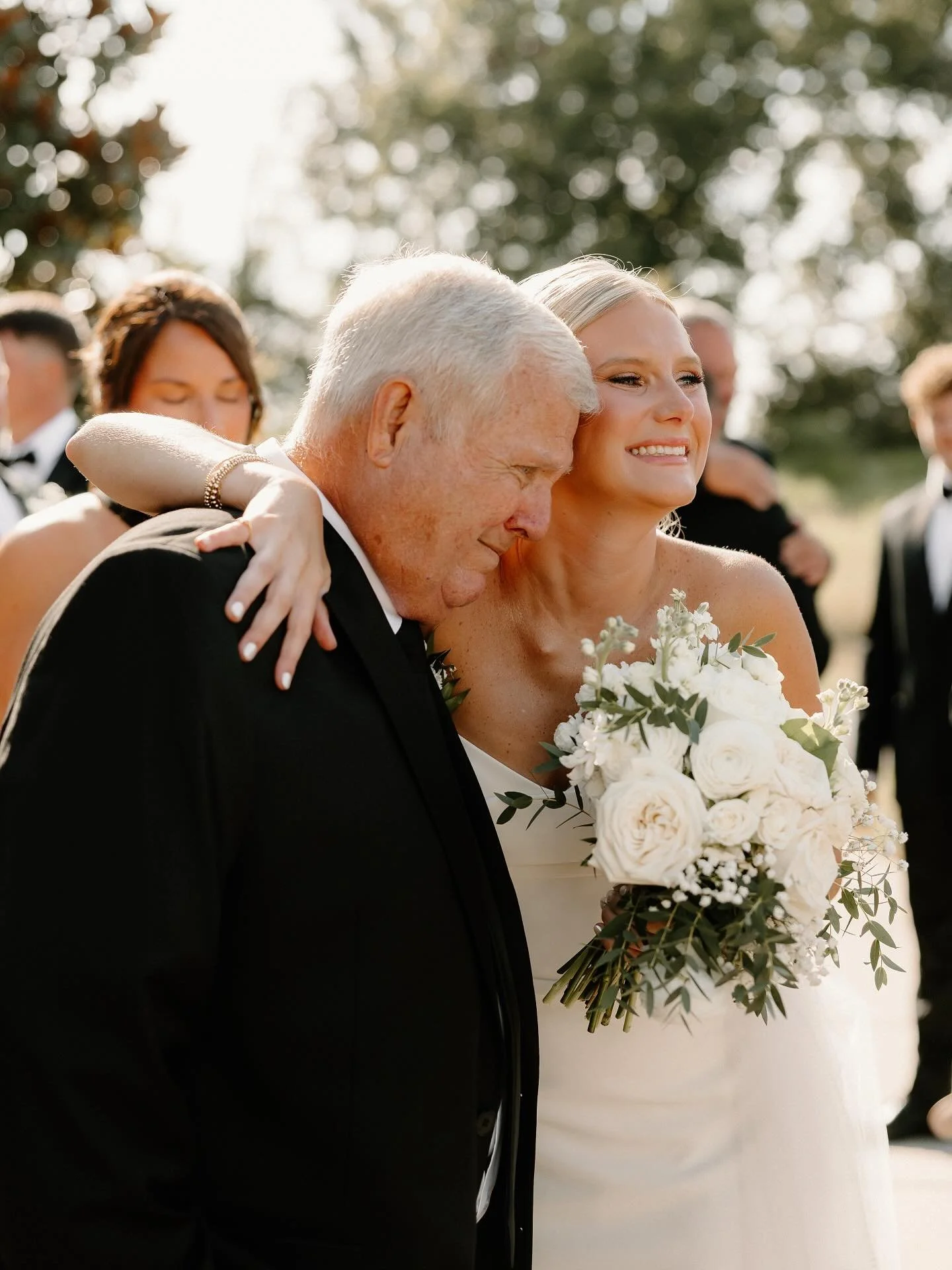 HUG who you LOVE!! 🍂🍁 Link in Bio to Book Awhiteweddings.com