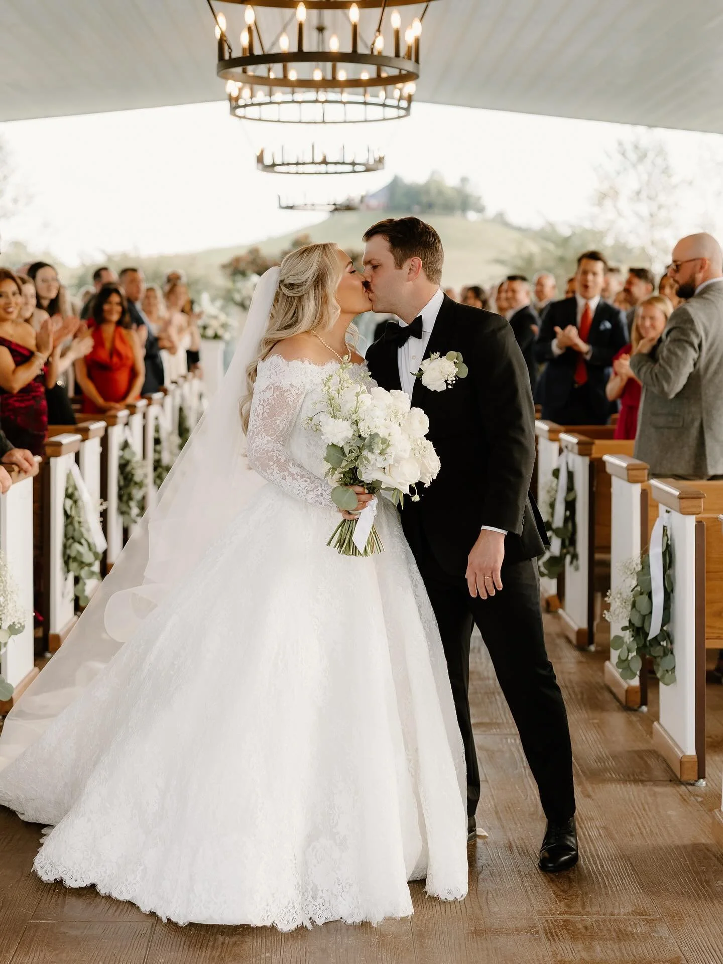 An EVERLASTING love!! 🤍🕊️

Awhiteweddings&reg; a Service Based Wedding Planning Business. Serving couples in Middle TN. Budgets ranging from 30K-200K. Email or click the link in our bio to register for 2026-2027 bookings. 

The Team Behind the Phot