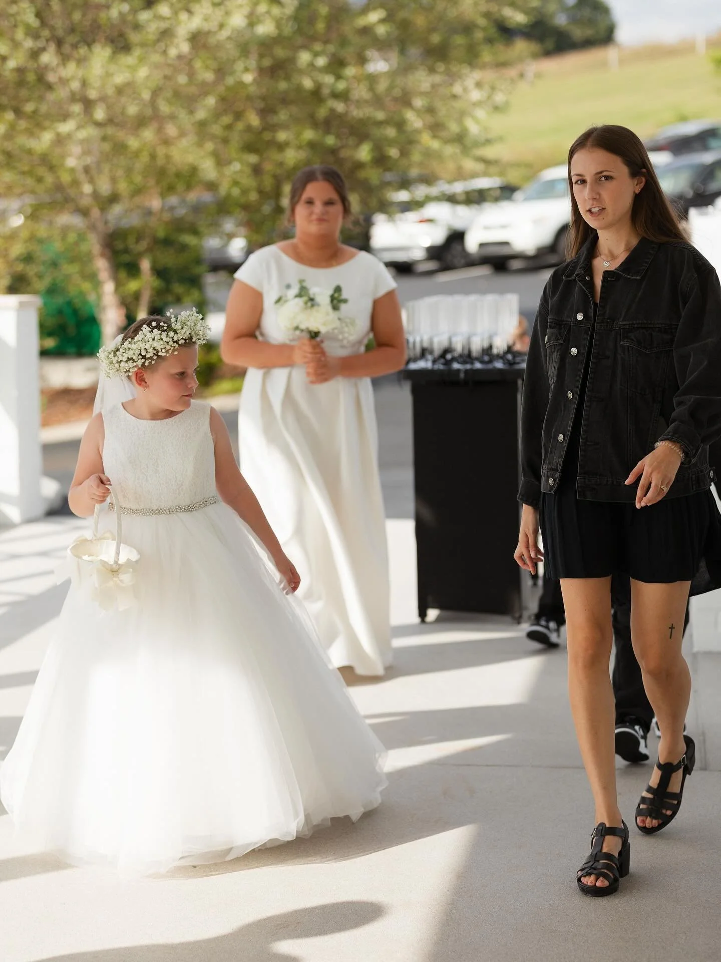 @southernsitter made this day so special at @thewhitedovebarn. Two sweet babysitters cared for every little guest, giving parents and wedding the wedding party a peace of mind to enjoy every moment of the wedding day. 

The Team Behind the Photos: 
W