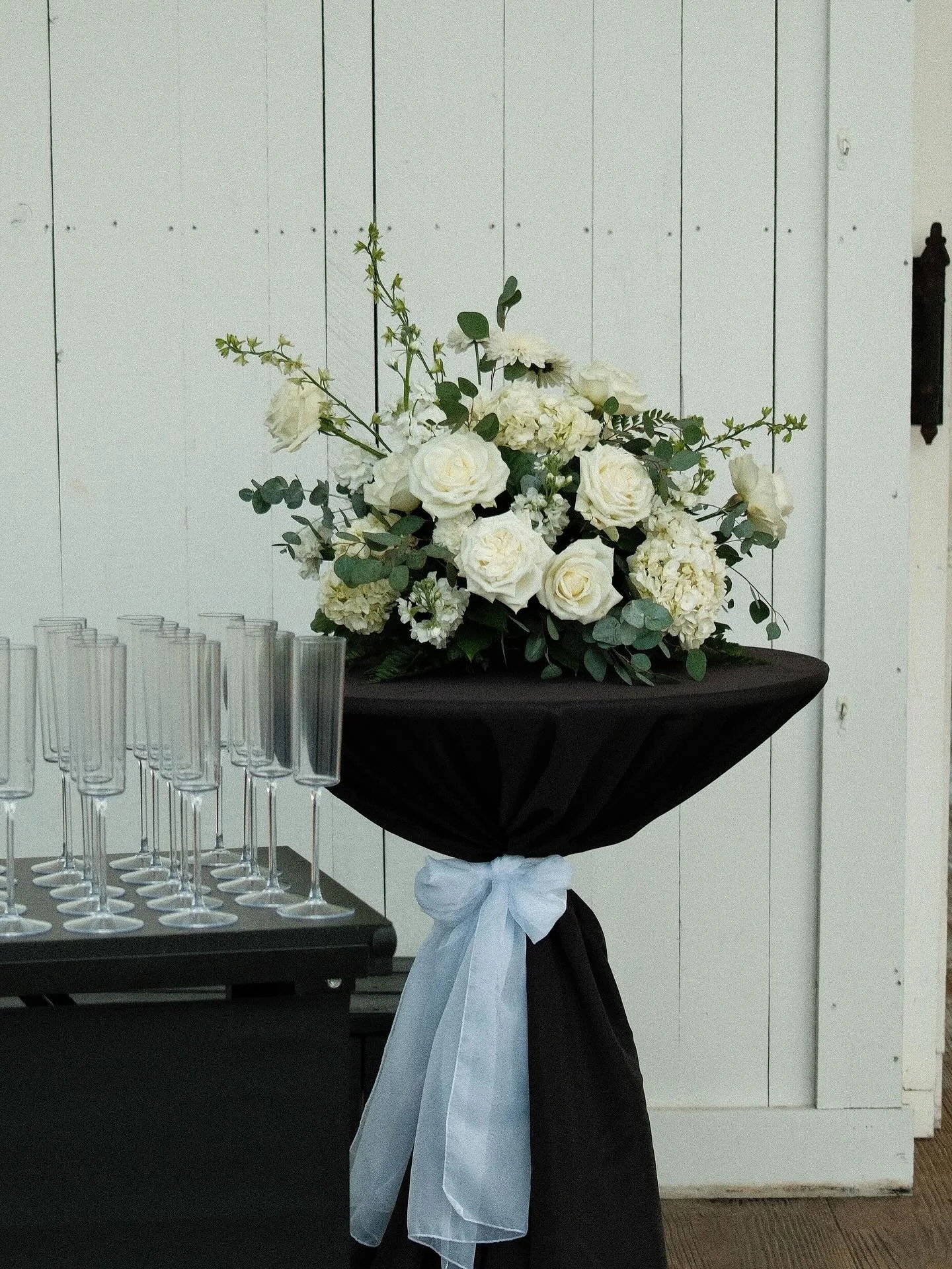 White glove service at its finest. @atwistoflimebartending hand-poured champagne from the moment the couple said &ldquo;I do&rdquo; to their very last dance a seamless display of elegance and sophistication.

AWhiteWeddings&reg; a Service Based Weddi