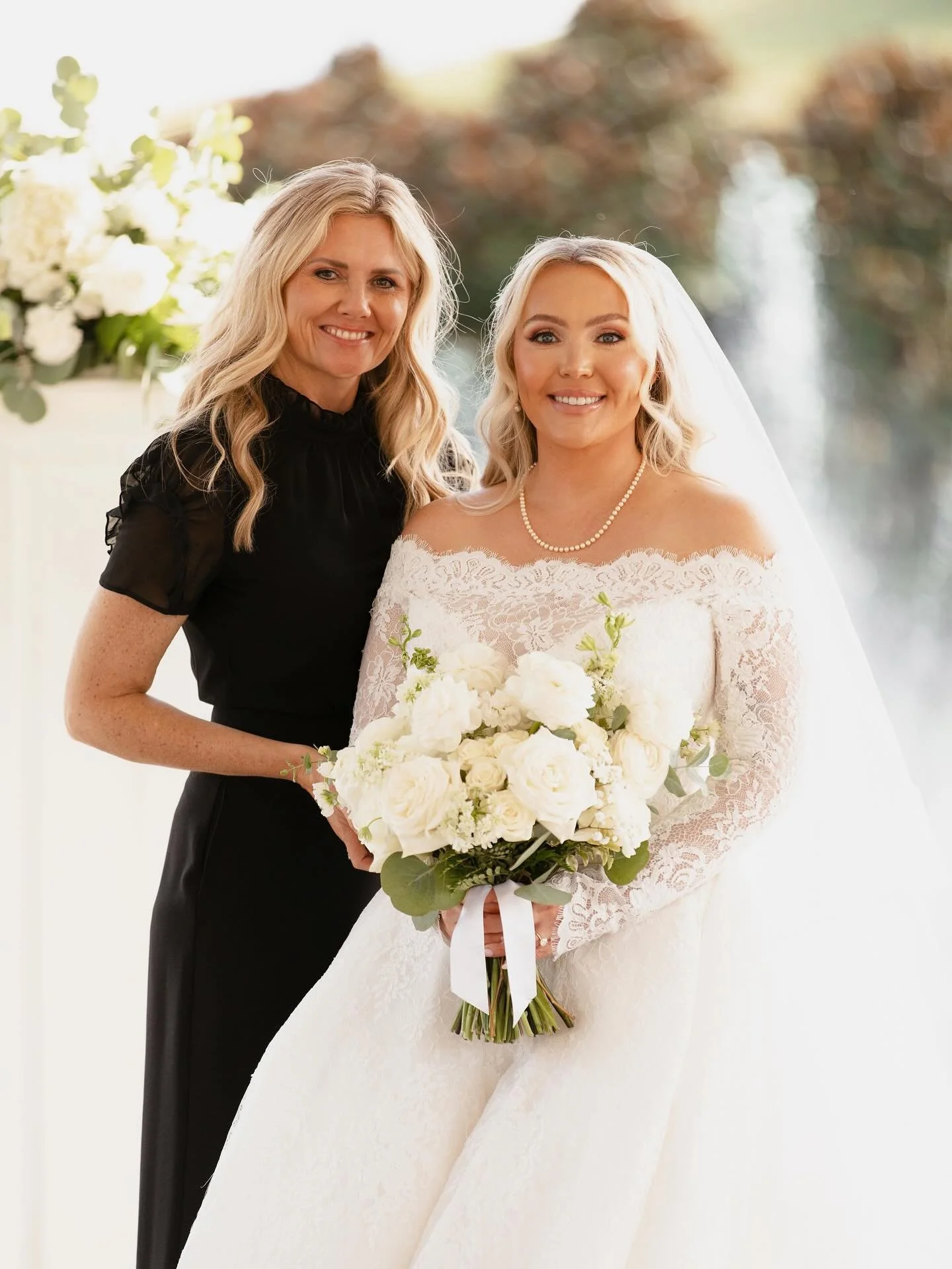 What sets us apart? Connection. We take the time to understand your vision, values, and dreams for your special day. 

AWhiteWeddings&reg; a Service Based Wedding Planning Business. Serving couples in Middle TN. Budgets ranging from 30K-200K. Email o