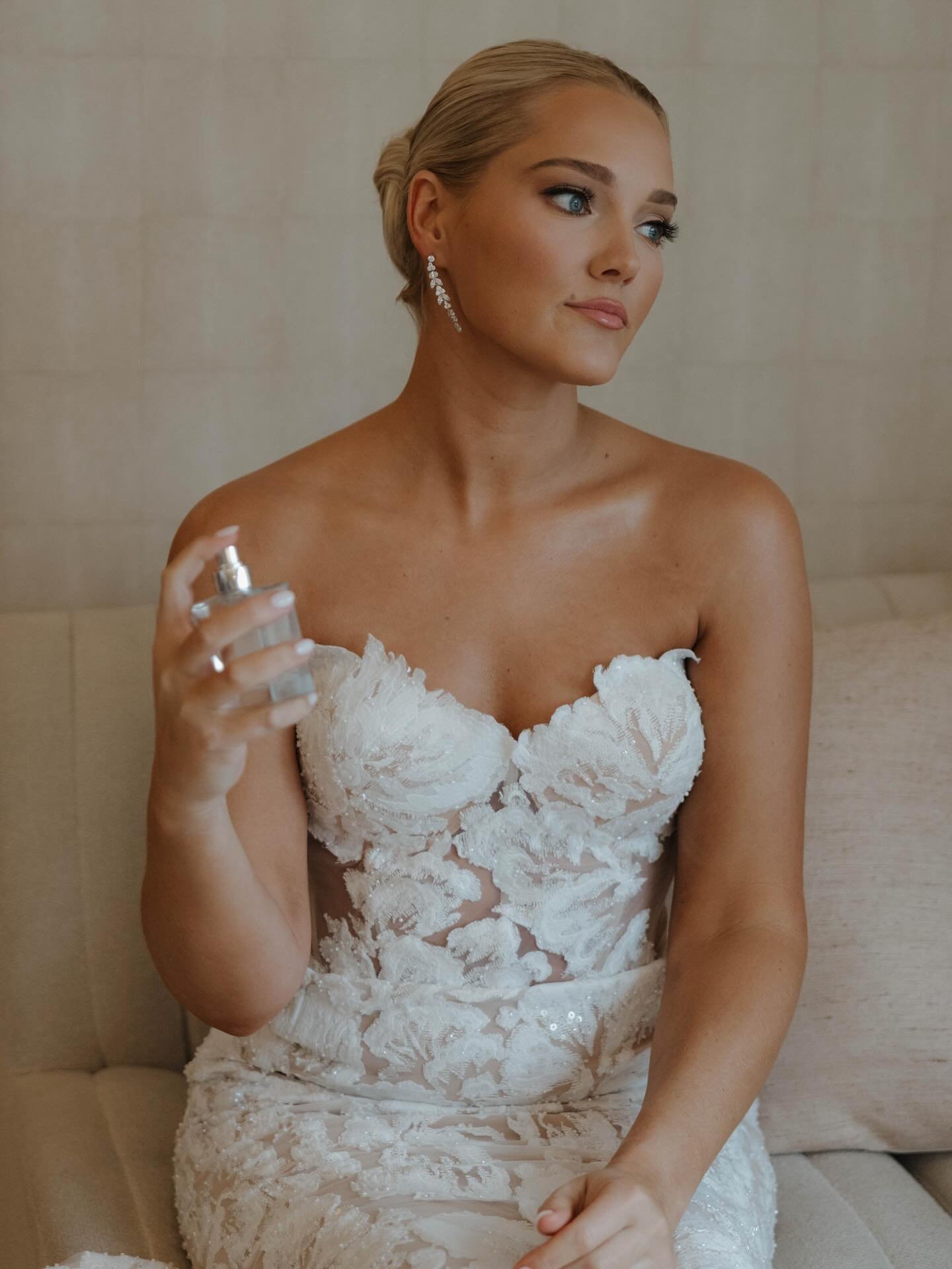 Spotted: Lauren Kabbes arriving to Thanksgiving with more than just a side dish&hellip; word is, the real drama this year is all about that new last name. And not everyone&rsquo;s ready for the change. Stay tuned, darlings.
XOXO, AWhiteWeddings 

AWh