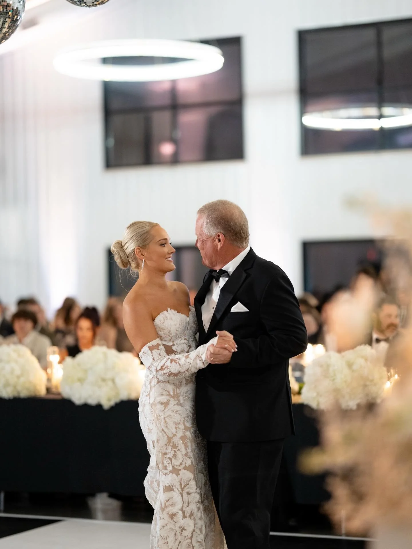 Daddy daughter dance 🪩 🪽🕊️

AWhiteWeddings&reg;, LLC Luxury Service Based Wedding Planning Business. Serving couples in Middle TN. Budgets ranging from 30K-200K. Email or click the link in our bio to register for 2026-2027 bookings. 

The Team Beh