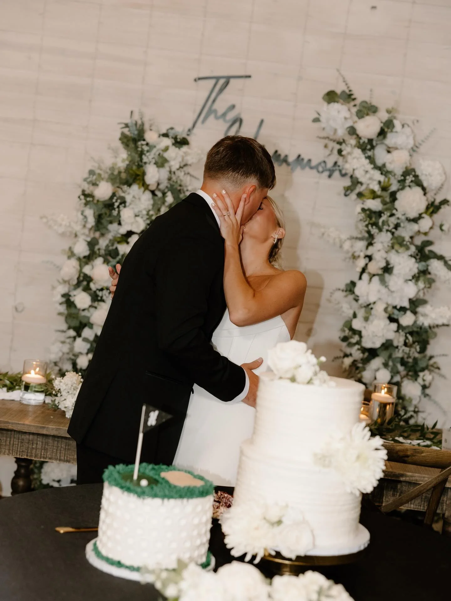 Georgia wedding cake on our minds!! ⛳️

AWhiteWeddings&reg;, LLC Service Based Wedding Planning Business. Serving couples in Middle TN. Budgets ranging from 30K-200K. Email or click the link in our bio to register for 2026-2027 bookings. 

The Team B