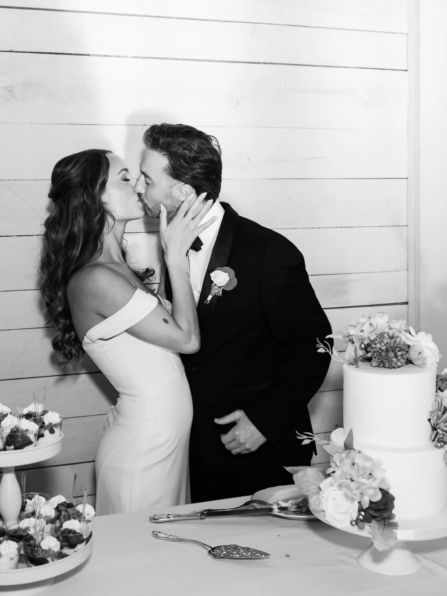 Getting all of the Elvis and Pricilla vibes 🎸📸👰🏻&zwj;♀️

AWhiteWeddings, LLC Service Based Wedding Planning Business. Serving couples in Middle TN. Budgets ranging from 30K-200K. Email or click the link in our bio to register for Summer of &lsquo