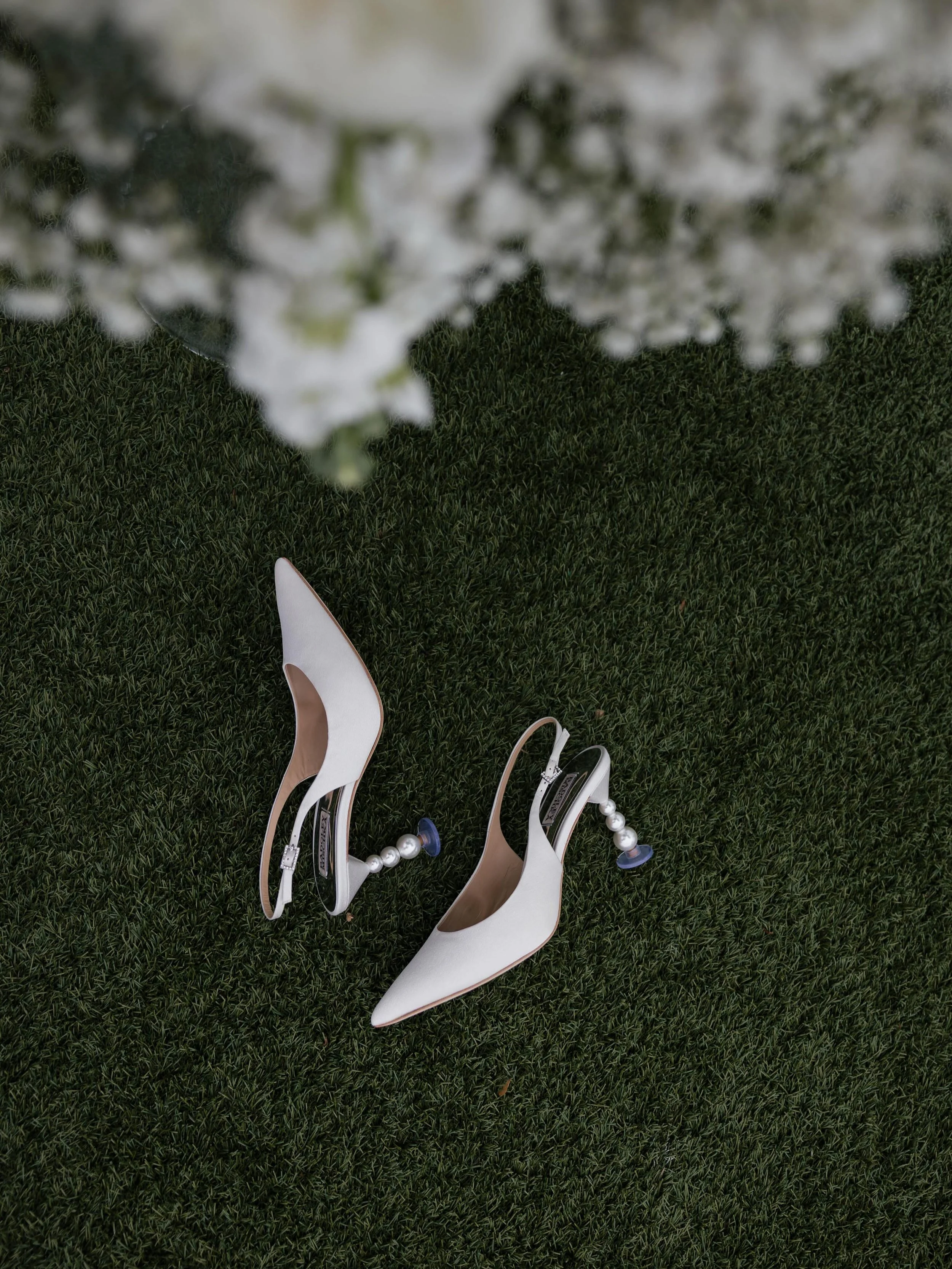 Pictures before the altar. 

AWhiteWeddings offers expert Nashville wedding planning with 20+ years of experience. Serving Middle Tennessee couples with all 5-star reviews. Book today. 

The Team Behind the Wedding: 
Wedding Planner: @awhiteweddings 