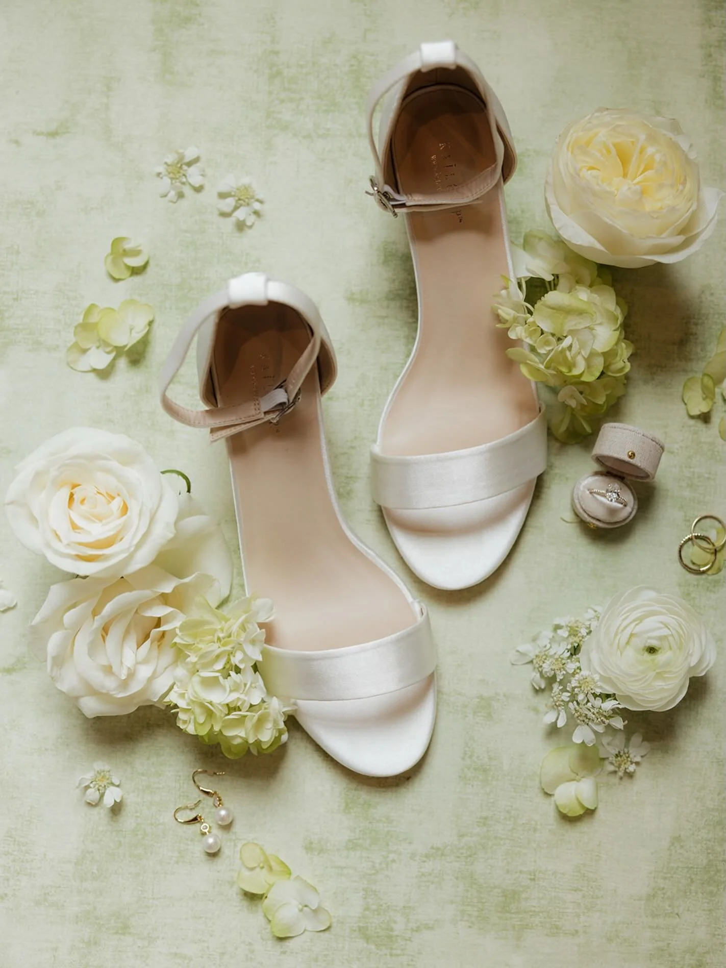 Pastel green details have been added to your Pinterest board!! 🤸🏼&zwj;♀️🤸🏼&zwj;♀️🍋✨🙌🏼

AWhiteWeddings offers expert Nashville wedding planning with 20+ years of experience. Serving Middle Tennessee couples with all 5-star reviews. Book today. 