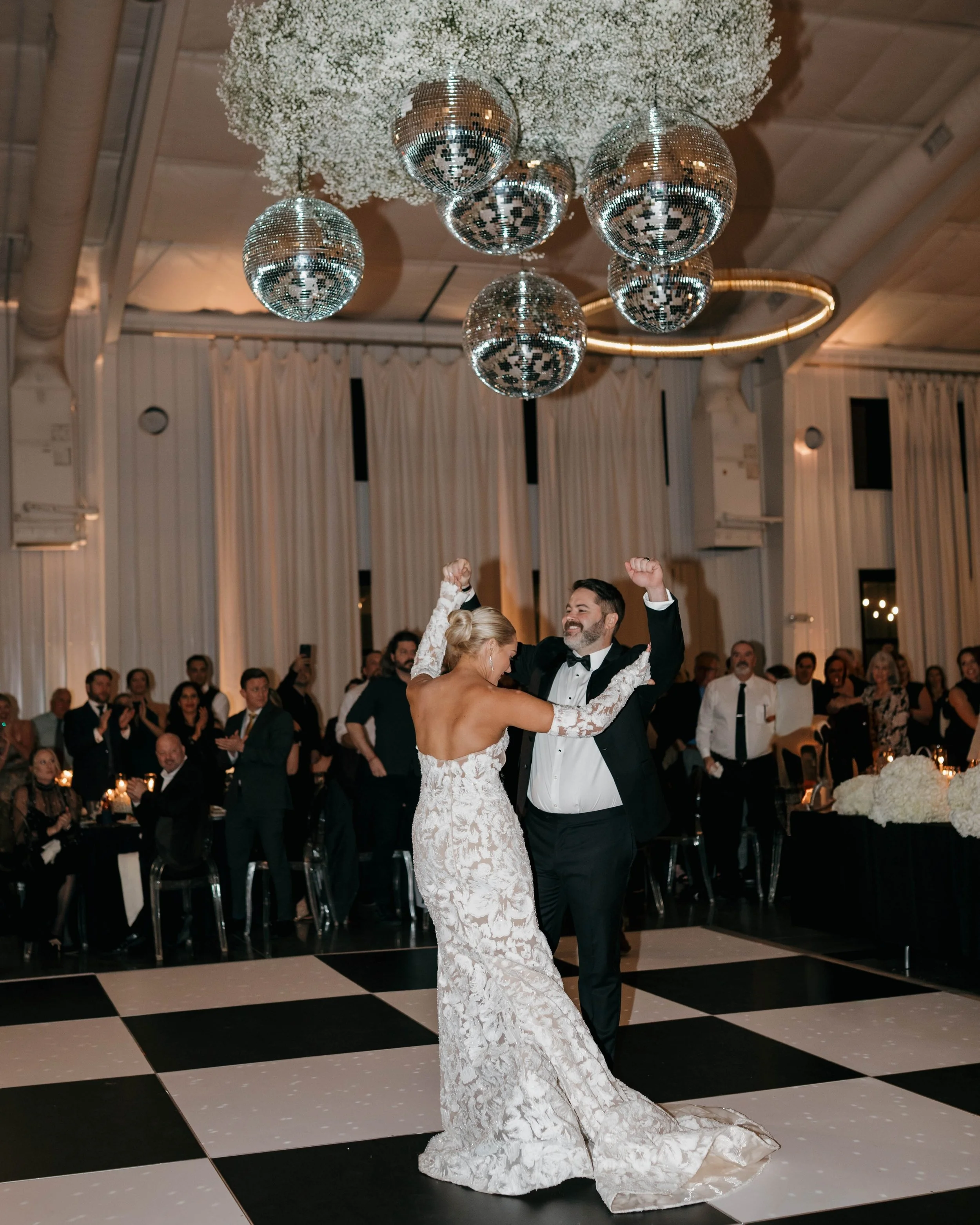 Newlywedmaxxingg 

AWhiteWeddings offers expert Nashville wedding planning with 20+ years of experience. Serving Middle Tennessee couples with all 5-star reviews. Book today.

The Team Behind the Wedding:
Wedding Planner: @awhiteweddings
Spray: @aman