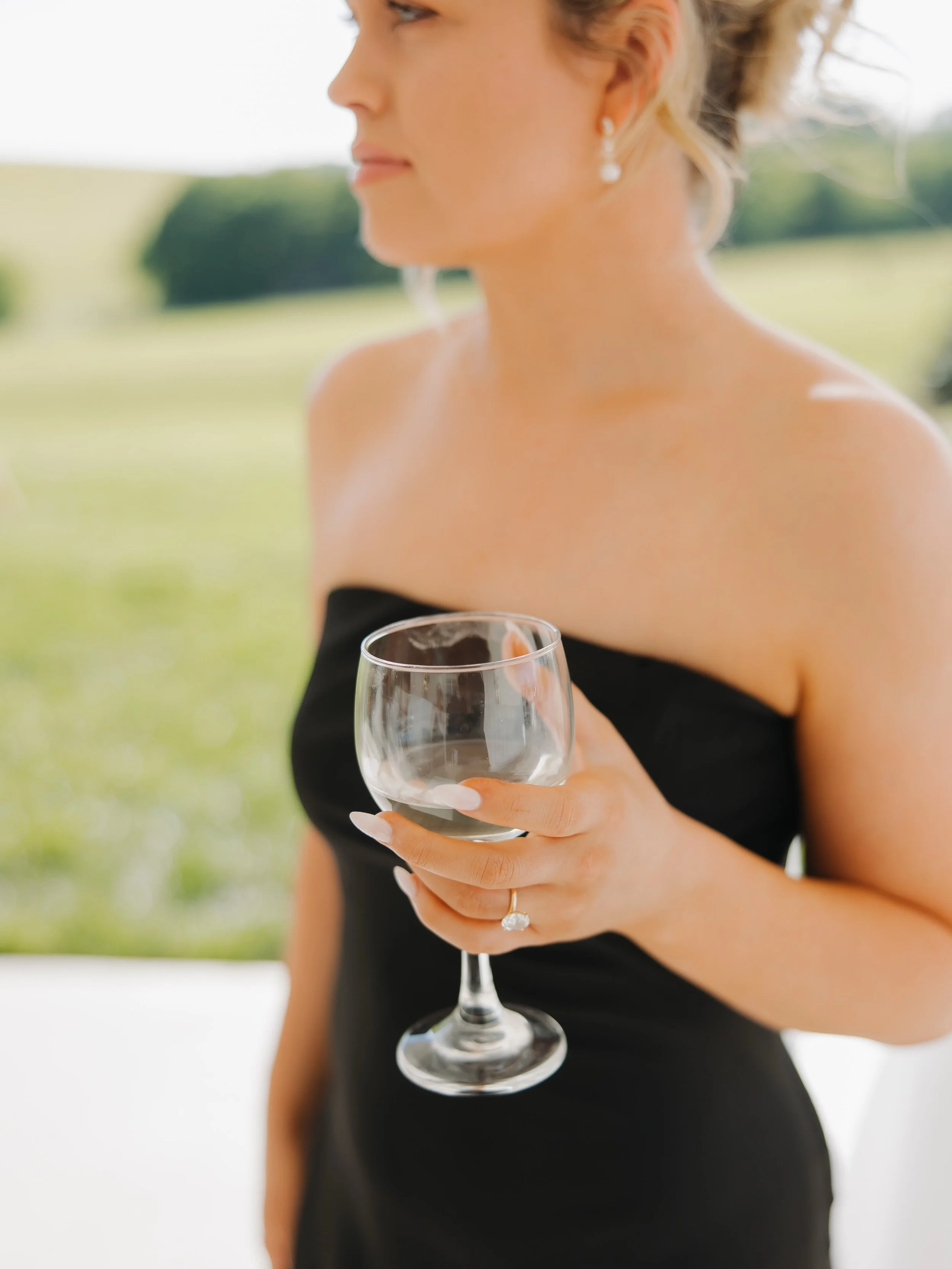 Classy &amp; elegant 🖤🥂

✨ AWhiteWeddings is a Nashville wedding planner proudly serving couples across Middle Tennessee with full-service wedding planning, partial wedding planning, and day-of wedding coordination. From Nashville to Franklin, Bren