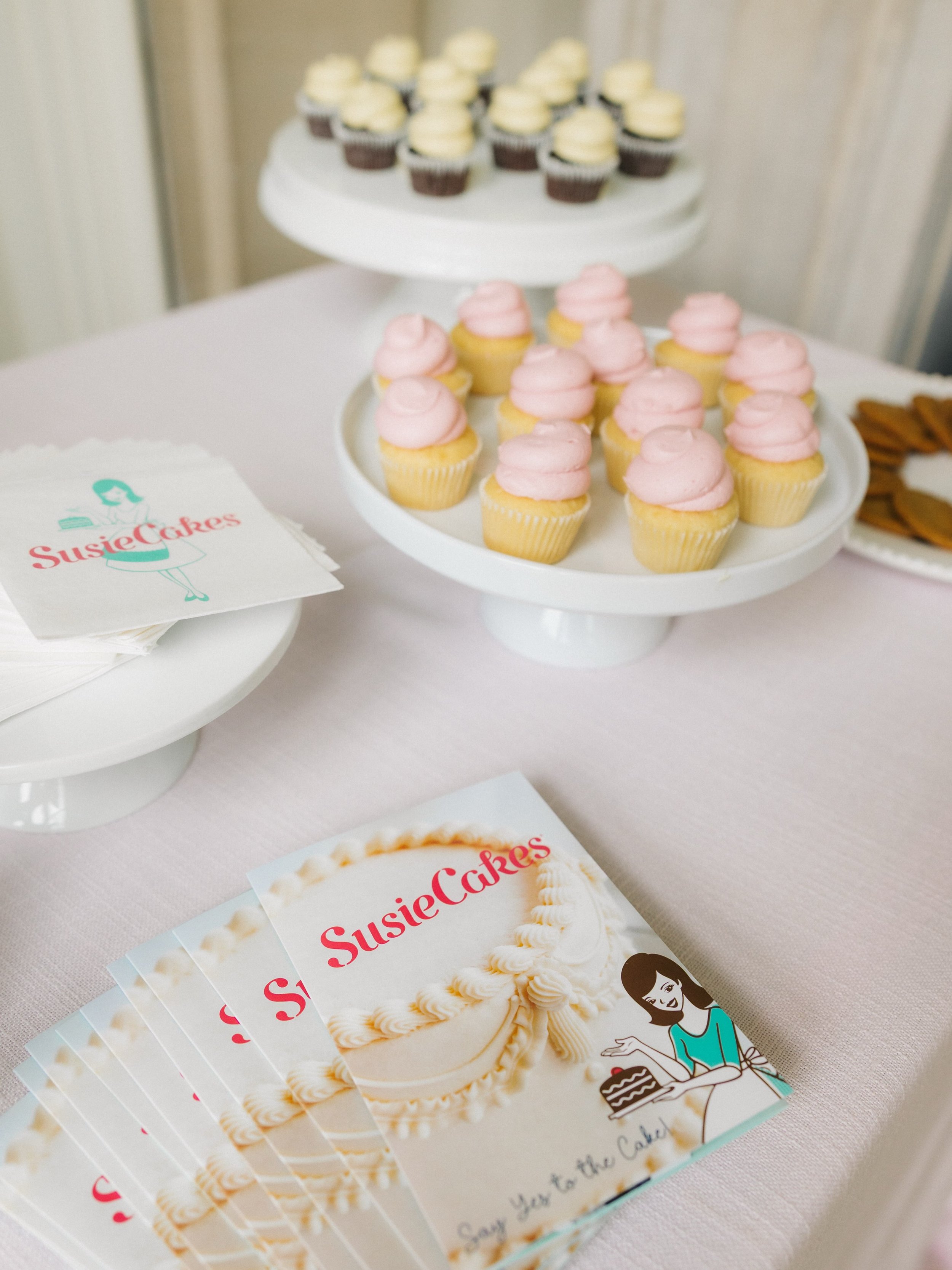 Just what the doctor ordered @susiecakesbakery 🎂🧁🍰 

✨ AWhiteWeddings is a Nashville wedding planner proudly serving couples across Middle Tennessee with full-service wedding planning, partial wedding planning, and day-of wedding coordination. Fro