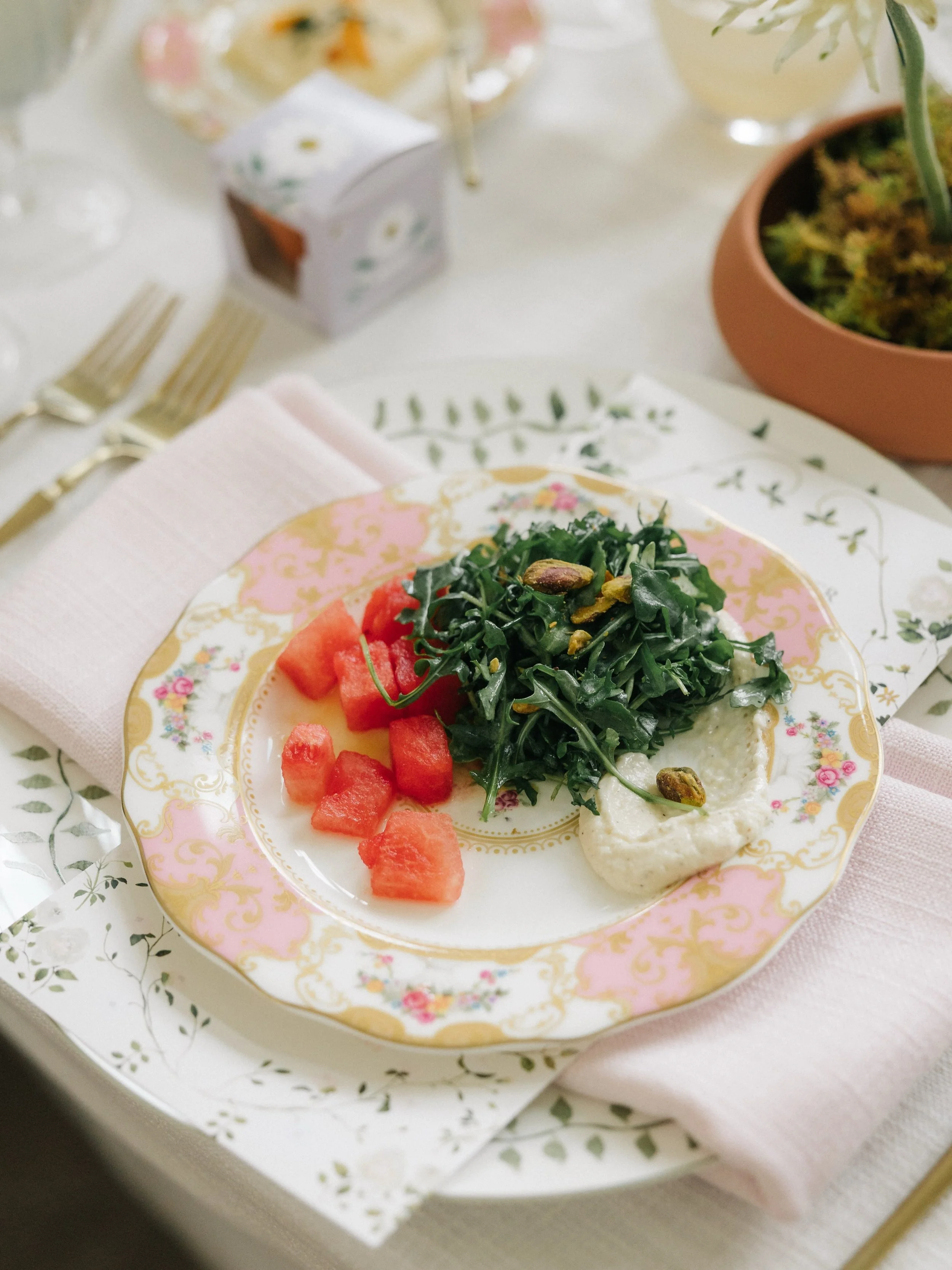 Summermaxxing this wedding season! Give us all of the watermelon salad!! 🍉🎀👒

@junipergreenkitchen | Catering 
@petalandgrainco | Florals
@curatedeventsnashville | Rentals 
@laurakallenphoto | Photographs 
@loveandlightcontent | Content Creator 
@