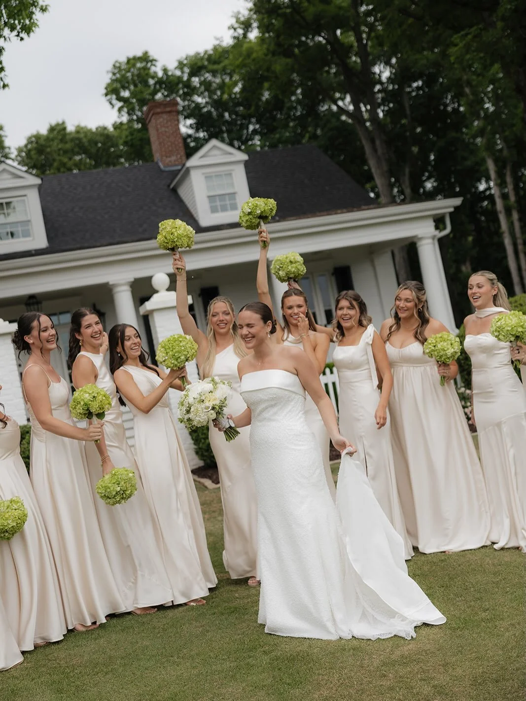 A sweet friendship refreshes the soul 

✨ AWhiteWeddings is a Nashville wedding planner proudly serving couples across Middle Tennessee with full-service wedding planning, partial wedding planning, and day-of wedding coordination. From Nashville to F
