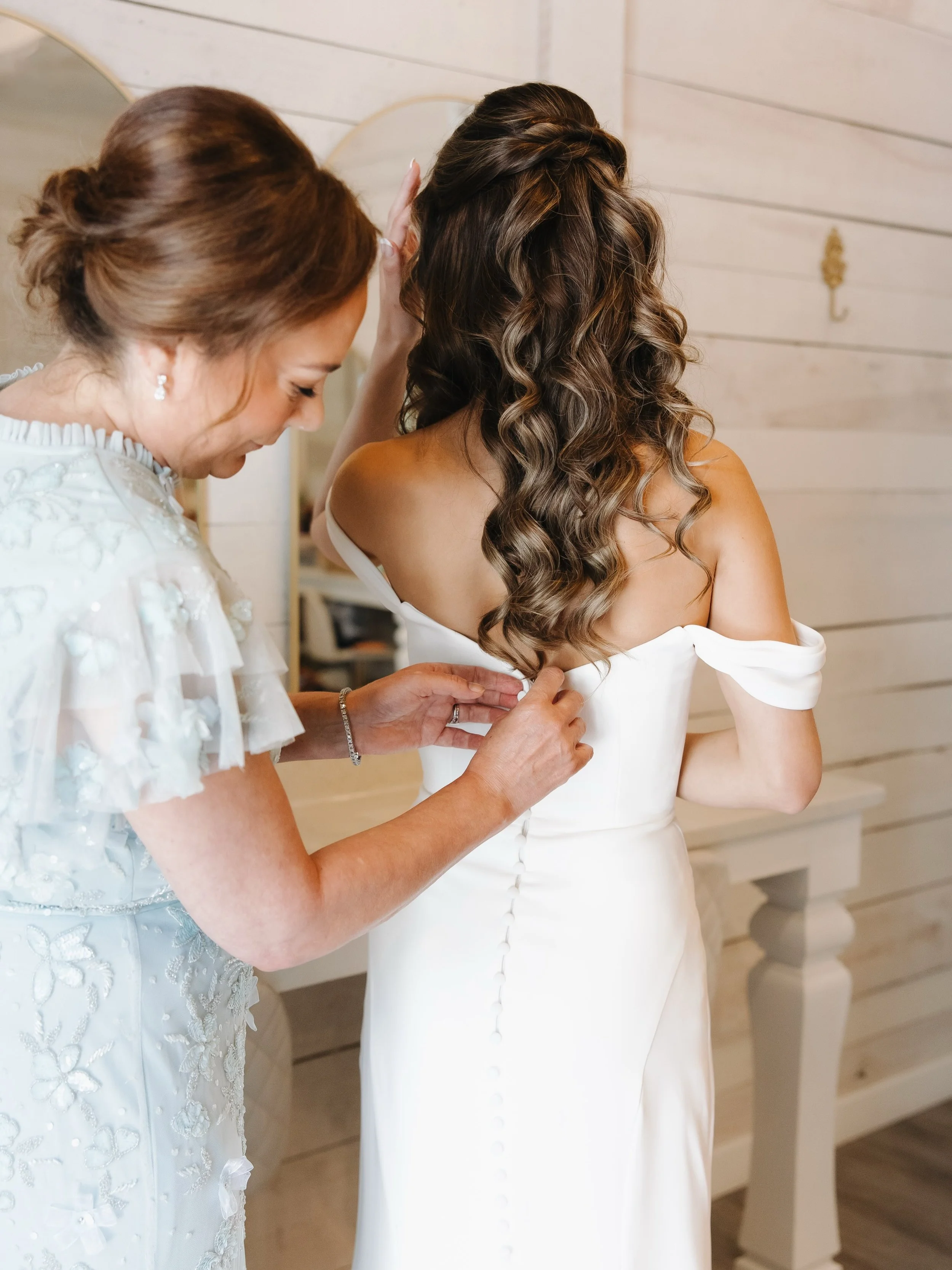 Mom and daughter, not sold separately 💖💖

✨ AWhiteWeddings is a Nashville wedding planner proudly serving couples across Middle Tennessee with full-service wedding planning, partial wedding planning, and day-of wedding coordination. From Nashville 