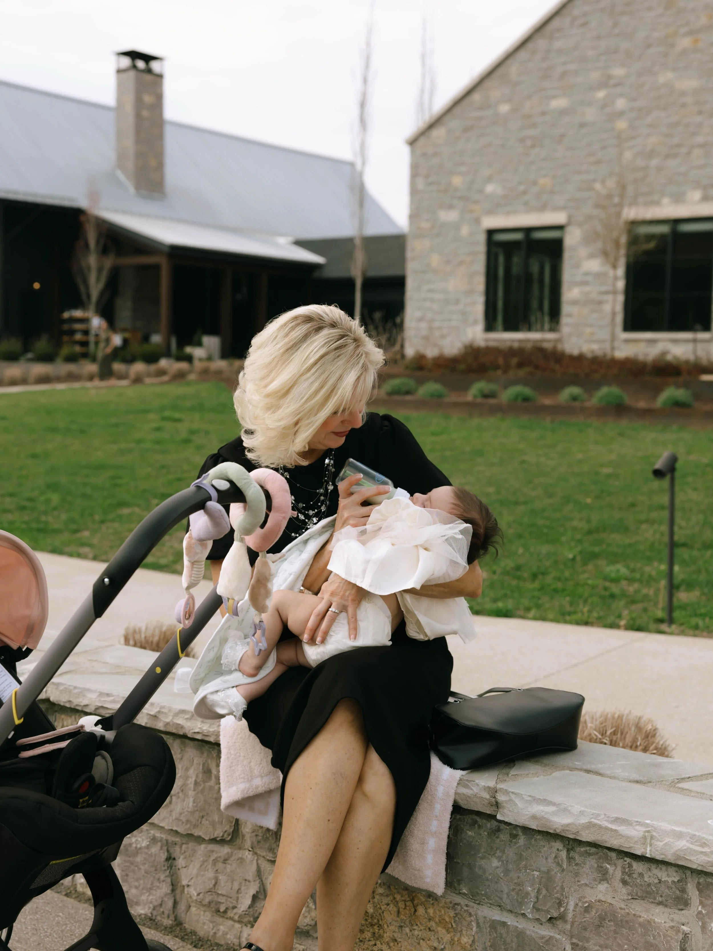 Cocktail hour 🍼

✨ AWhiteWeddings is a Nashville wedding planner proudly serving couples across Middle Tennessee with full-service wedding planning, partial wedding planning, and day-of wedding coordination. From Nashville to Franklin, Brentwood, Mu
