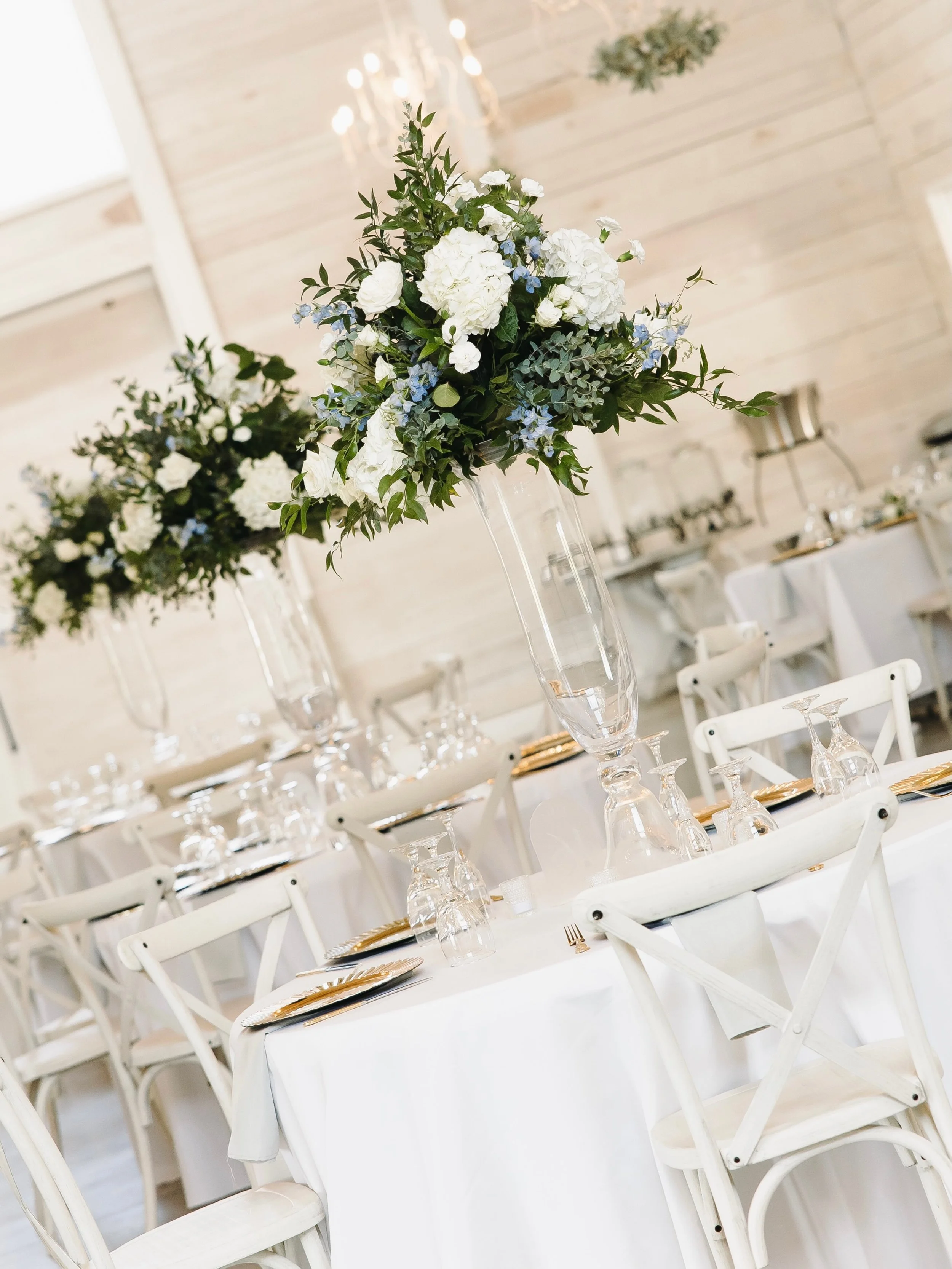 Thing we find elegant: tall florals 

✨ AWhiteWeddings is a Nashville wedding planner proudly serving couples across Middle Tennessee with full-service wedding planning, partial wedding planning, and day-of wedding coordination. From Nashville to Fra