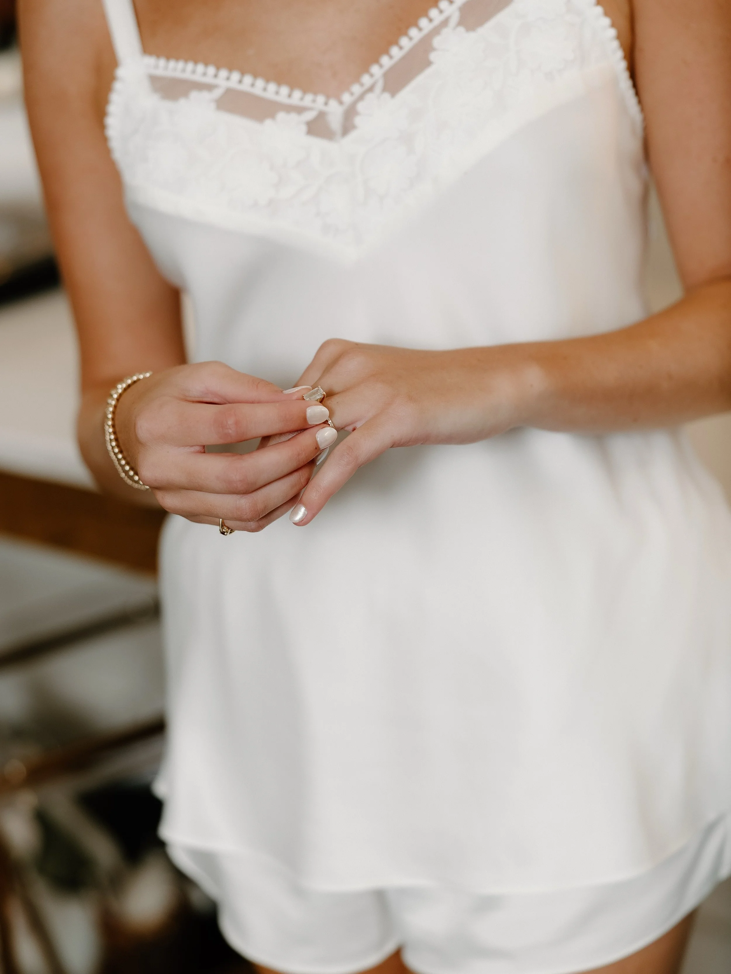 Is a wedding planner worth it? Link 🔗 in bio to read more. 

✨ AWhiteWeddings is a Nashville wedding planner proudly serving couples across Middle Tennessee with full-service wedding planning, partial wedding planning, and day-of wedding coordinatio