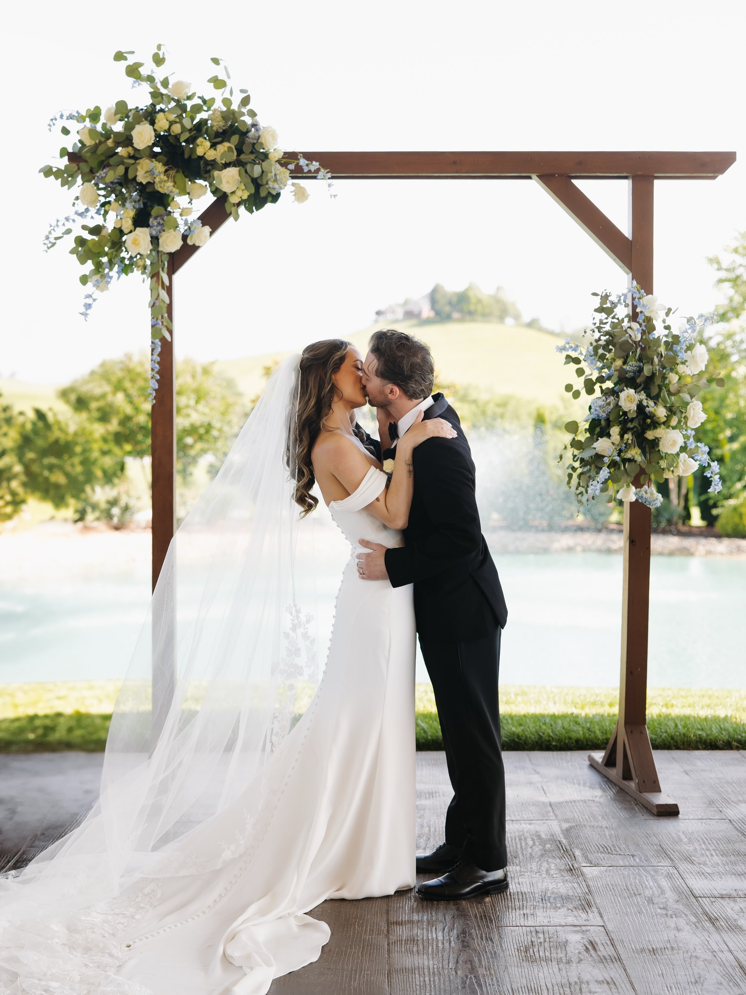 We can&rsquo;t think of anything dreamier 

✨ AWhiteWeddings is a Nashville wedding planner proudly serving couples across Middle Tennessee with full-service wedding planning, partial wedding planning, and day-of wedding coordination. From Nashville 