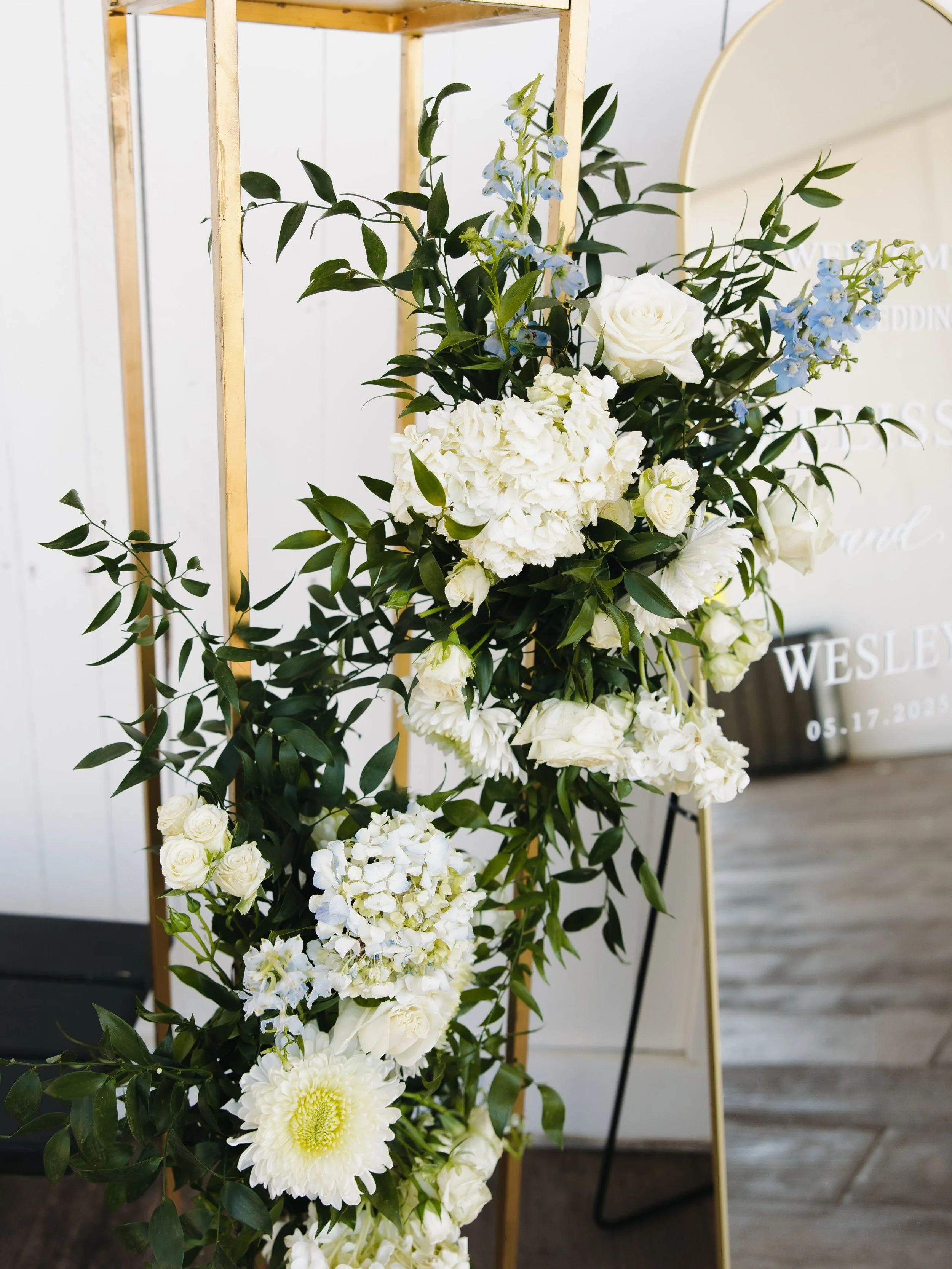 Flowers we are in LOVE with!! 🌷🌻🌺

✨ AWhiteWeddings is a Nashville wedding planner proudly serving couples across Middle Tennessee with full-service wedding planning, partial wedding planning, and day-of wedding coordination. From Nashville to Fra