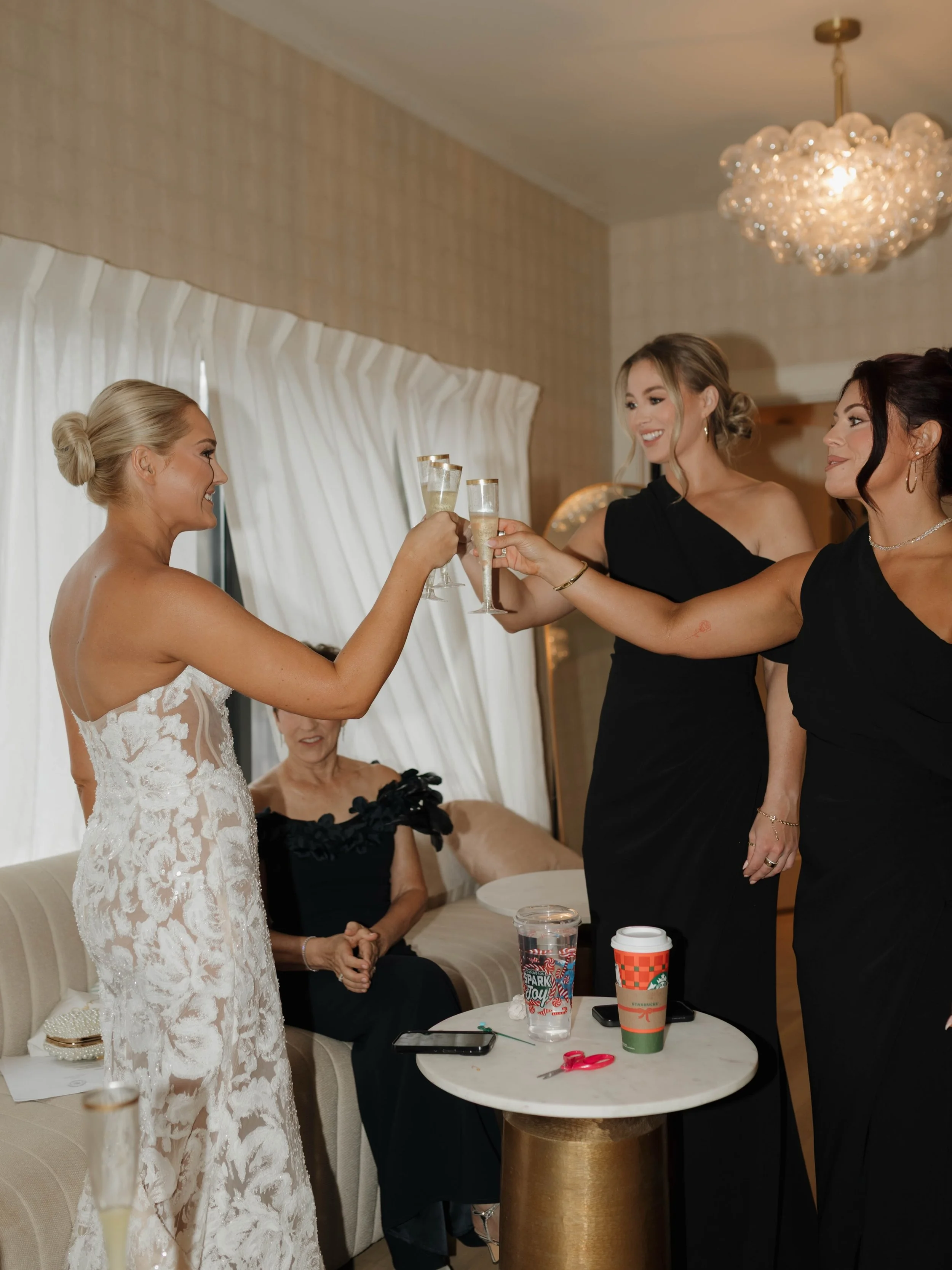 Cheers!!! To MINI-Friday! 🎉🥳🥳

✨ AWhiteWeddings is a Nashville wedding planner proudly serving couples across Middle Tennessee with full-service wedding planning, partial wedding planning, and day-of wedding coordination. From Nashville to Frankli